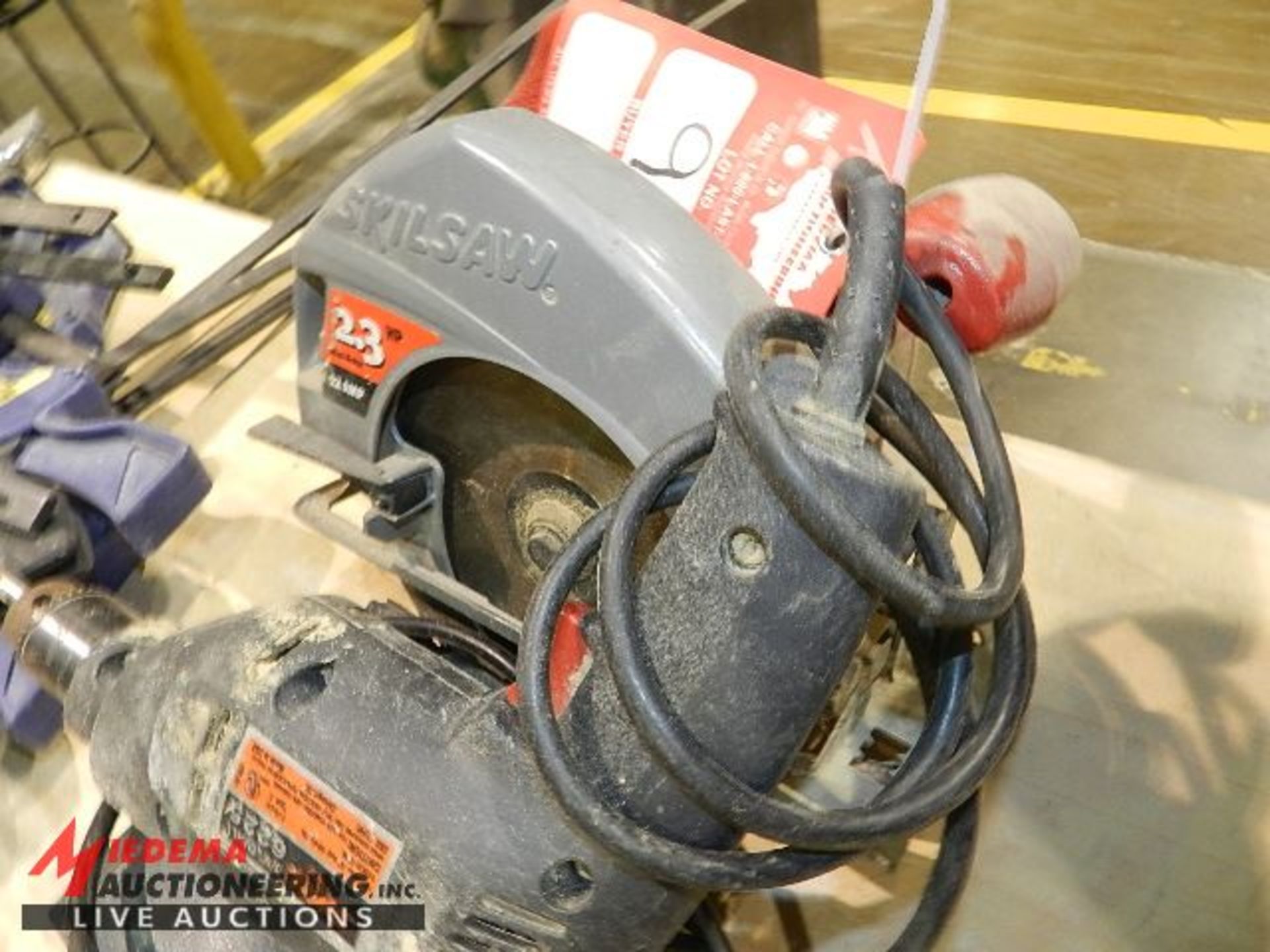 (1) SKILSAW 7 1/4", (1) BLACK AND DECKER JIGSAW, (1) SKIL 3/8" ELECTRIC DRILL - Image 3 of 3