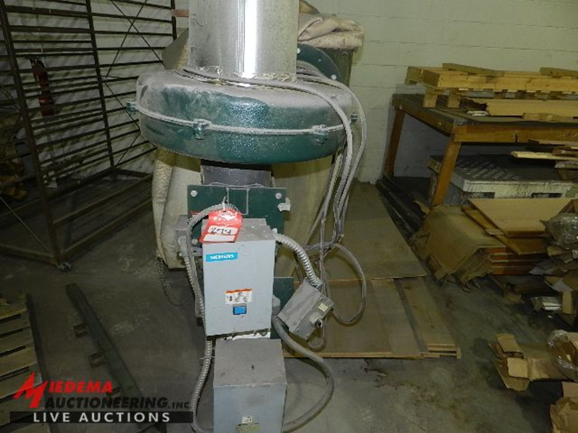 GRIZZLY 3 BAG DUST COLLECTOR WITH VALDOR 7 1/2 HP 23460 VOLT 3 PHASE ELECTRIC MOTOR - Image 3 of 3