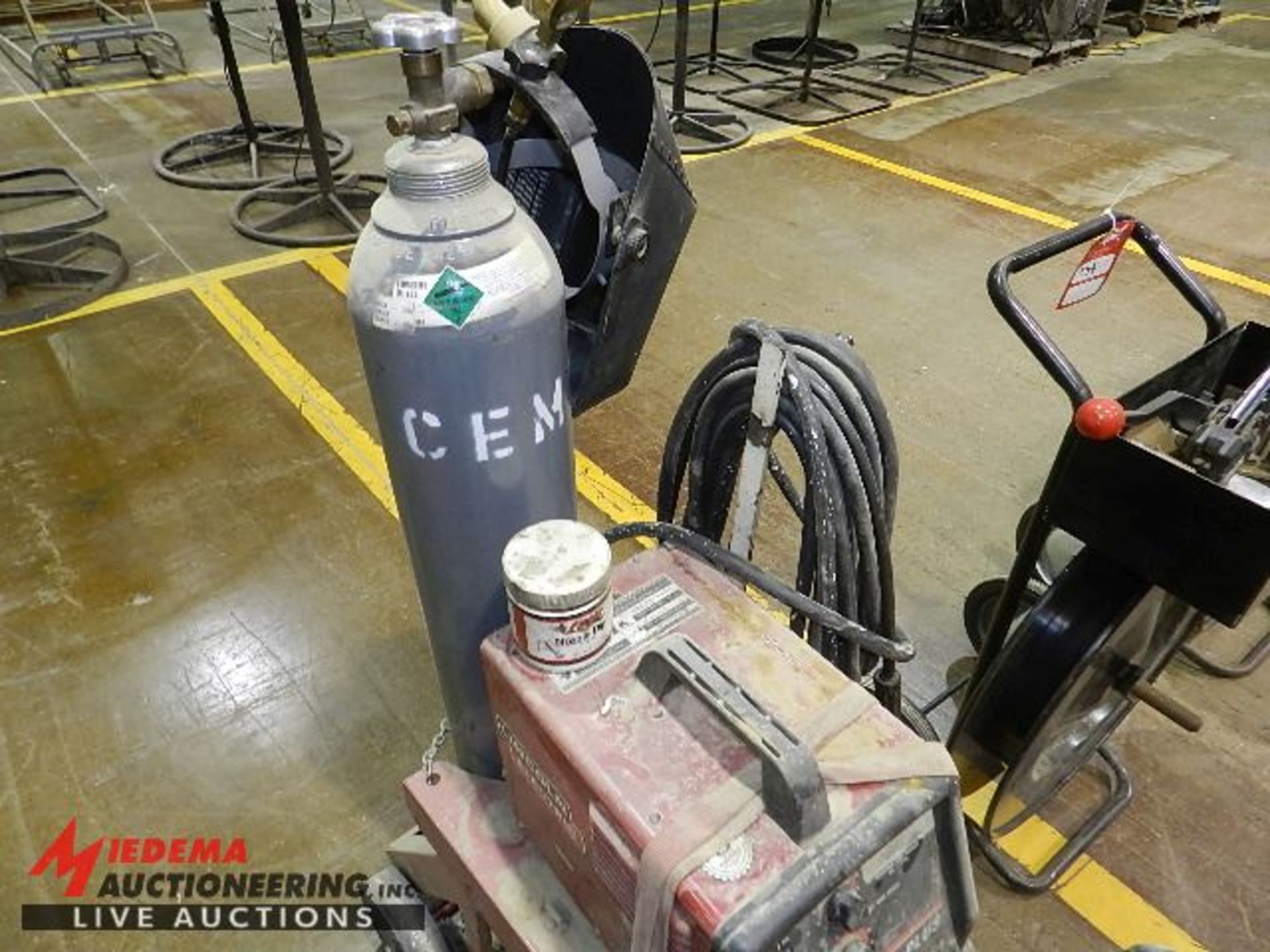 LINCOLN ELECTRIC SP-175+ WIRE FEED WELDER, INCLUDES ROLLING STAND, COMPRESSED GAS TANK, HELMET AND - Image 3 of 3