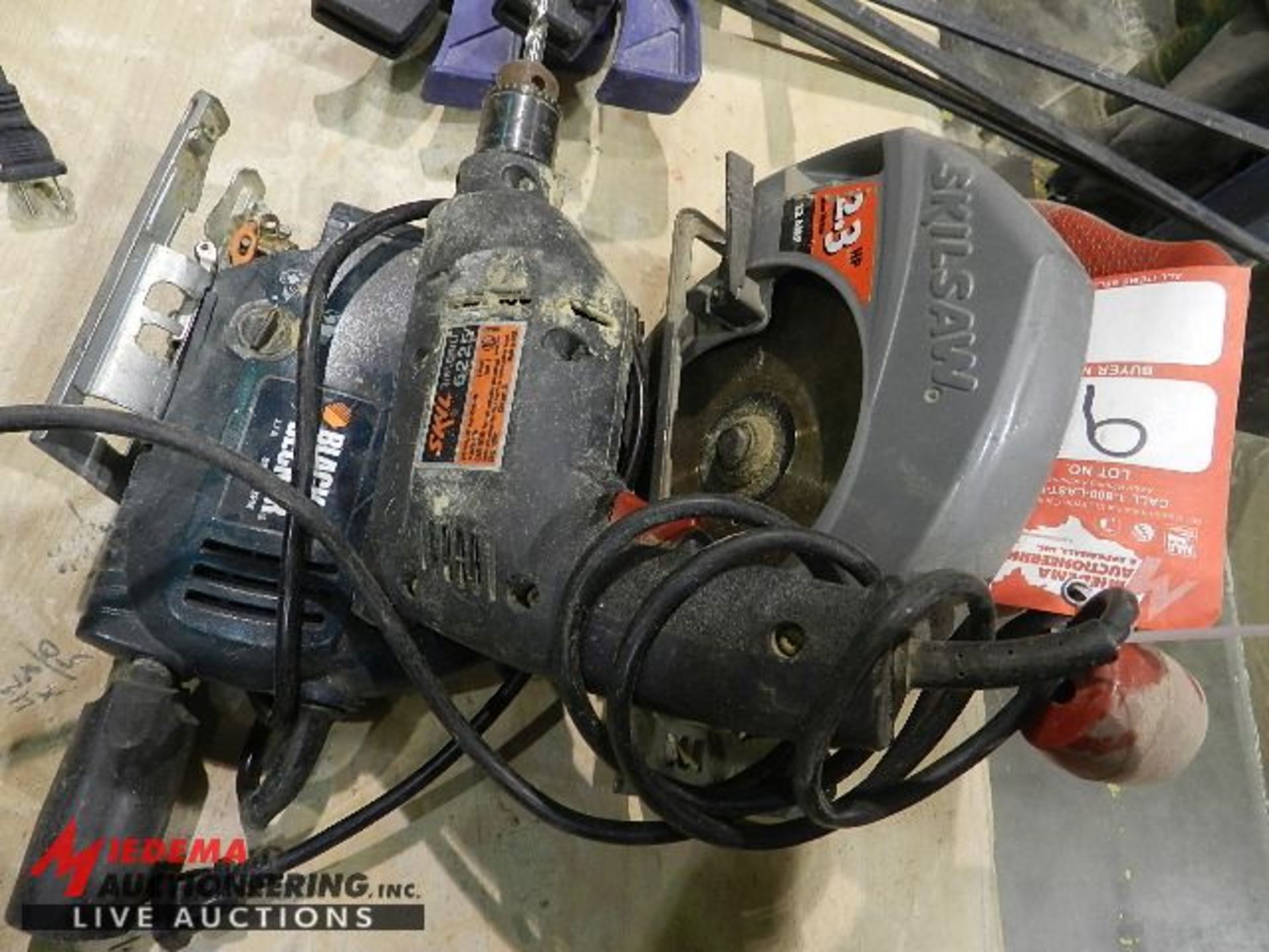 (1) SKILSAW 7 1/4", (1) BLACK AND DECKER JIGSAW, (1) SKIL 3/8" ELECTRIC DRILL - Image 2 of 3