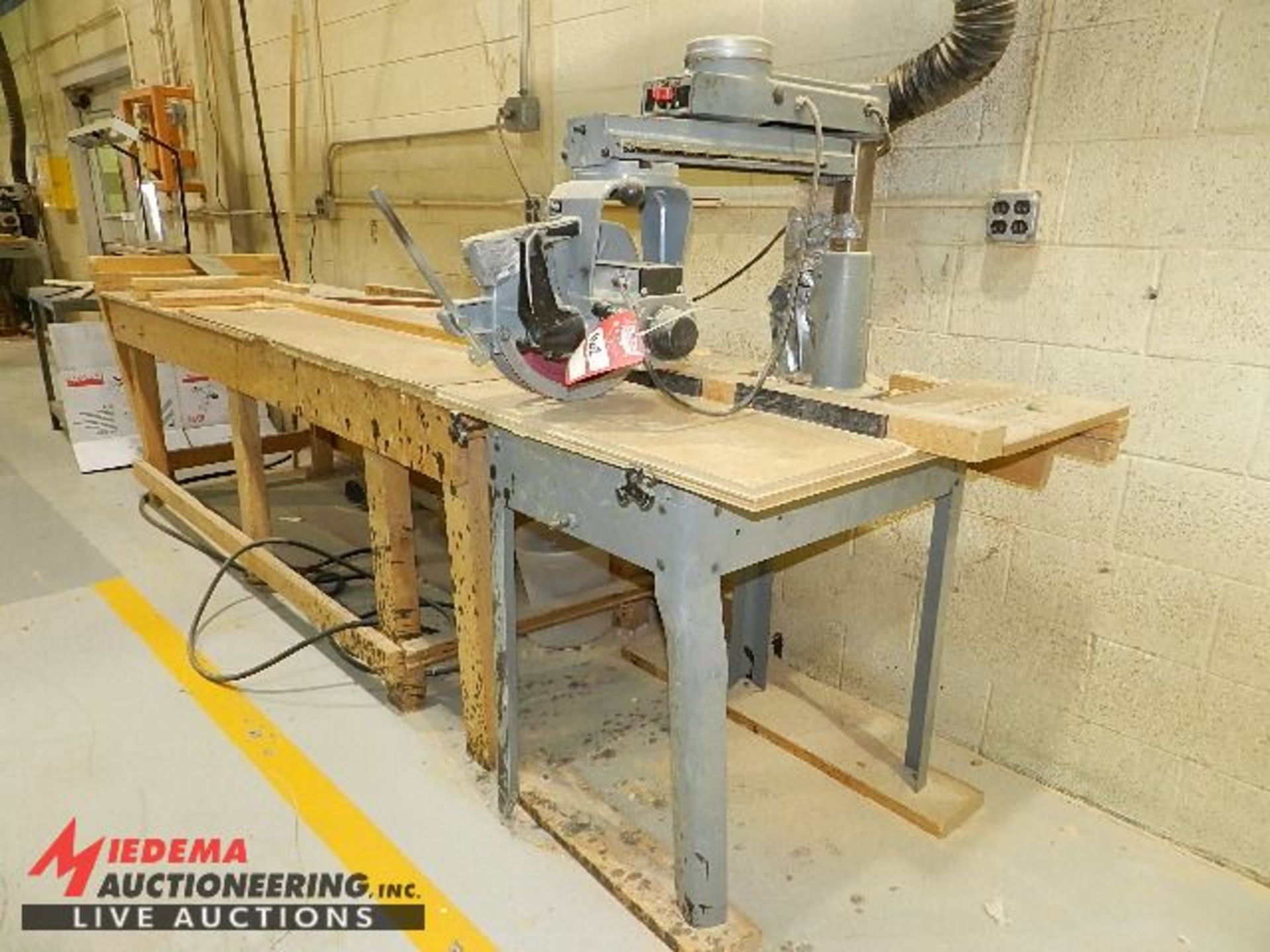 DELTA 438-02-314-2067 10" RADIAL ARM SAW, 2 HP, 230 VOLT, SINGLE PHASE, INCLUDES STAND AND WOOD