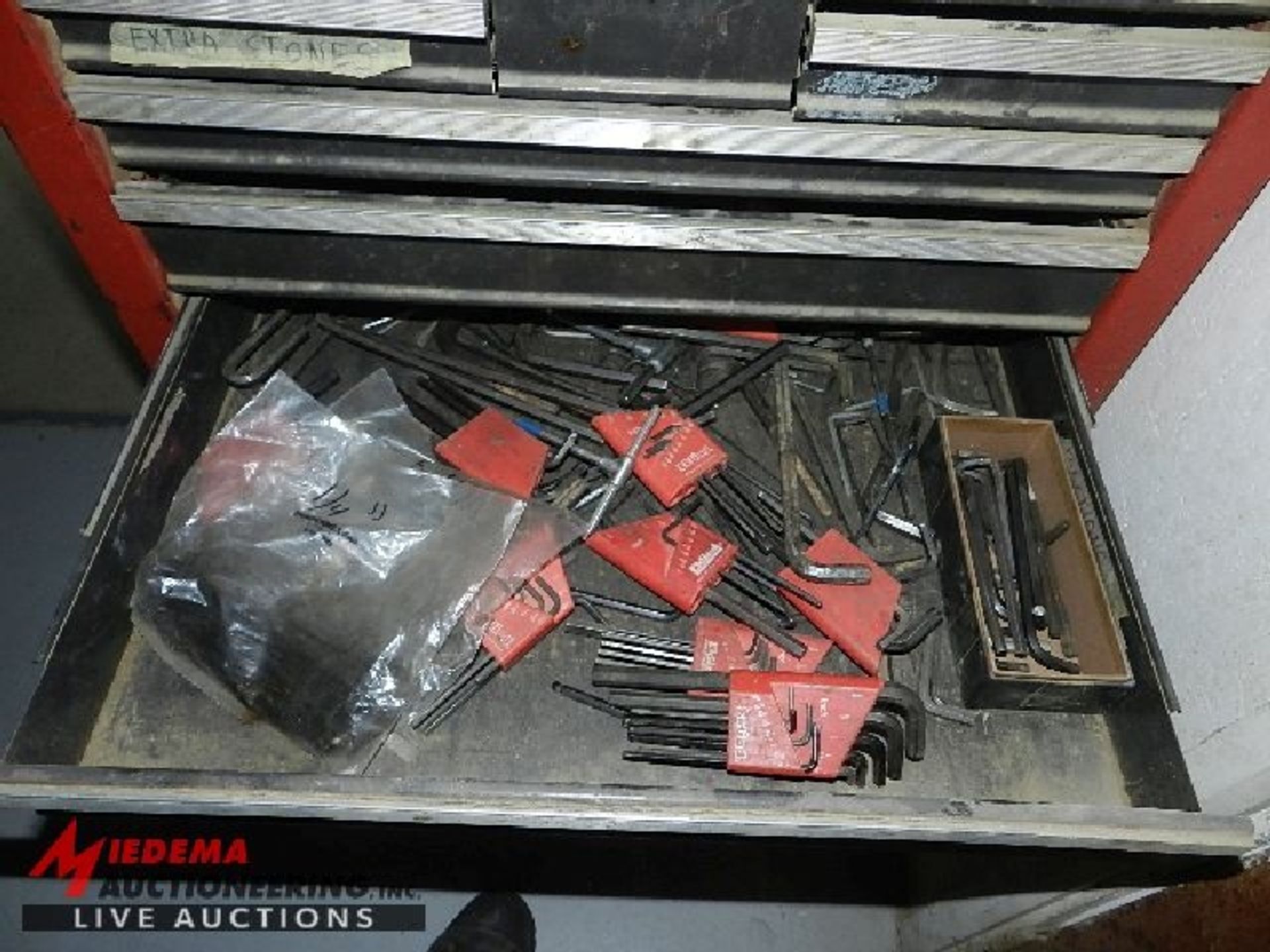 CRAFTSMAN ROLLING TOOLBOX WITH ASSORTED HAND TOOLS AND SHAPE STONES - Image 7 of 8