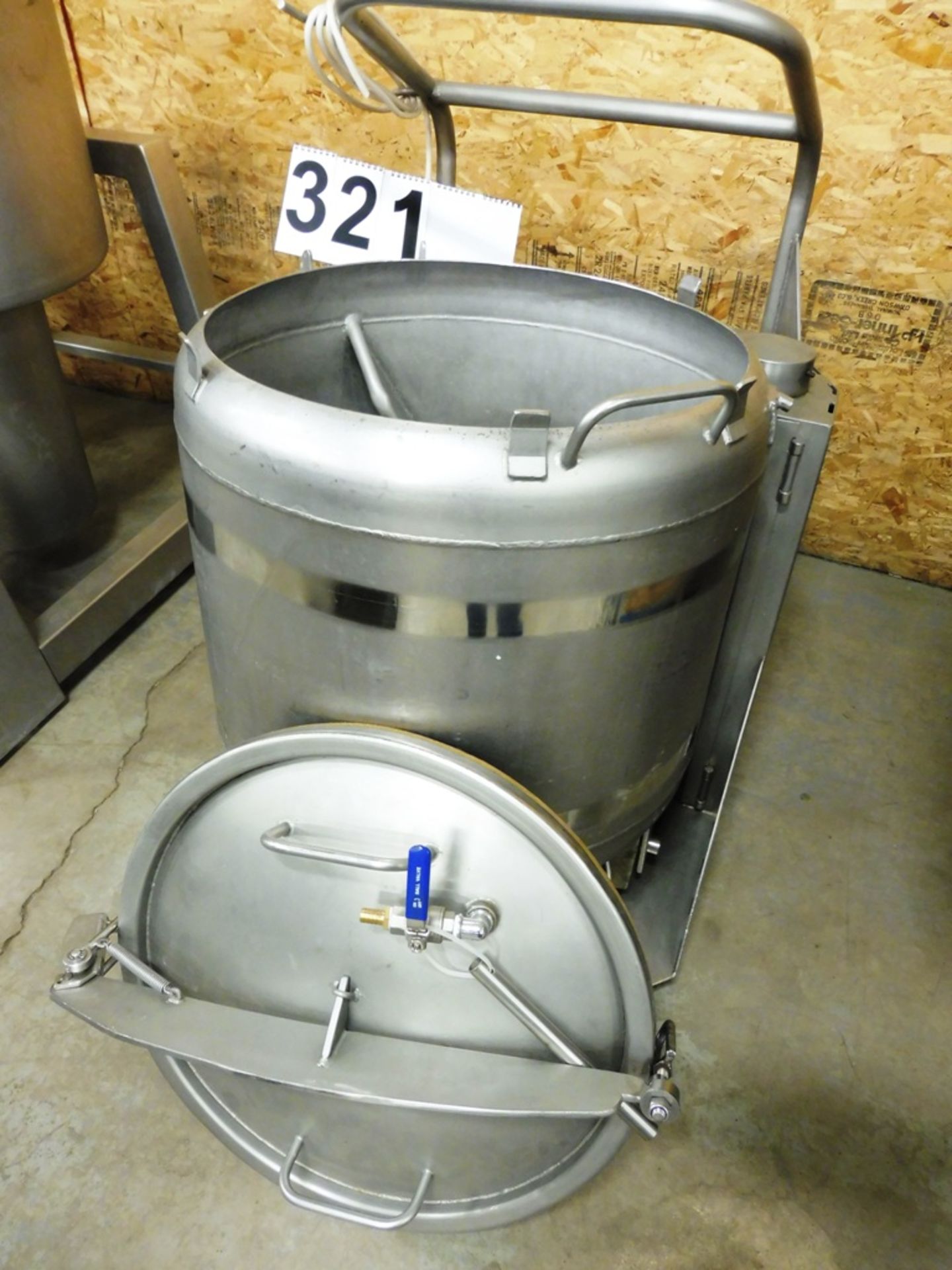 INJECT STAR VACUUM TUMBLER MIXER - BARREL STYLE M# SH7 S/N 480 3PH - Image 2 of 3