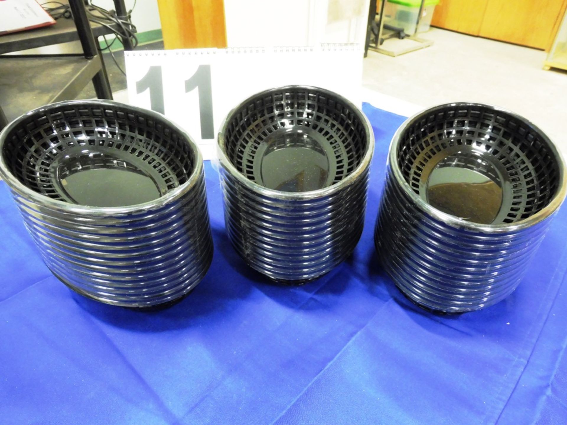 L/O 36-BLACK POLY SERVING BASKETS