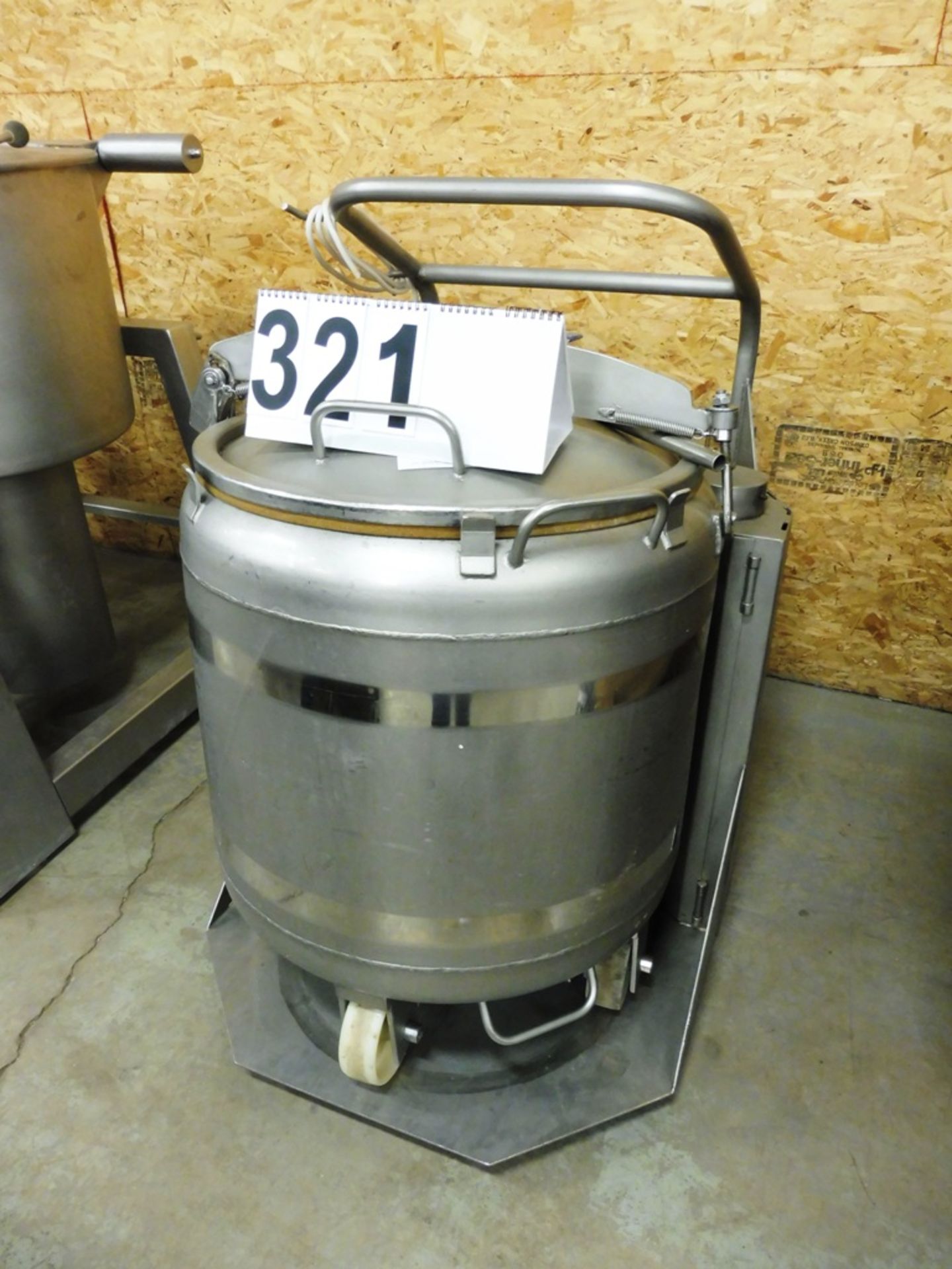 INJECT STAR VACUUM TUMBLER MIXER - BARREL STYLE M# SH7 S/N 480 3PH