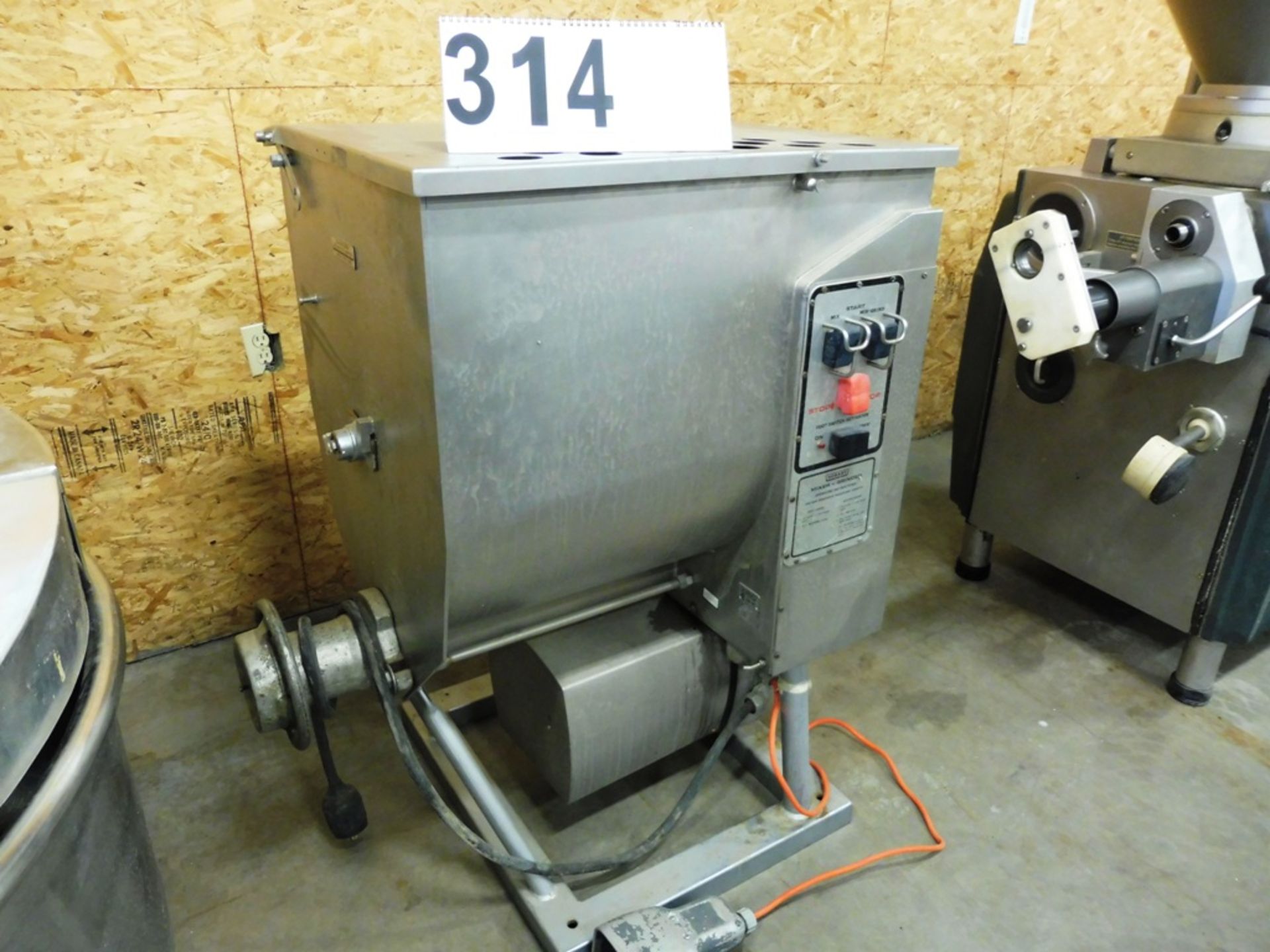 HOBART 4346 MIXER/GRINDER - 3PH S/N 27-042-643