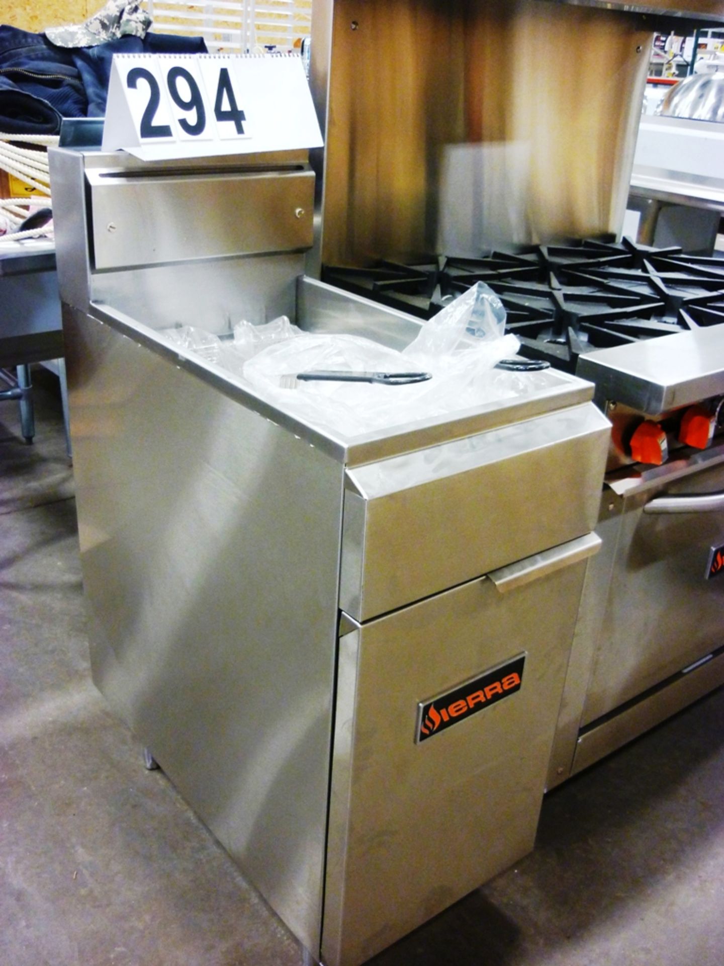 SIERRA Ng 2 BASKET DEEP FRYER M# SRF4050NG S/N 15101390M