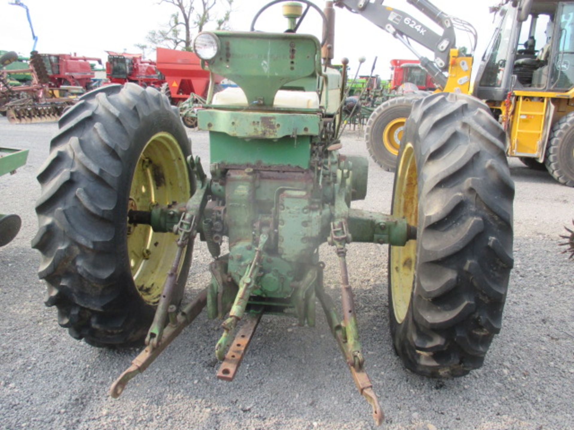 JD 730 TRACTOR #7325691 '58 2 CYL 6-16 15.5-38 3PT 540 PTO DIESEL MOTOR IS STUCK POWER STEERING - Image 6 of 9