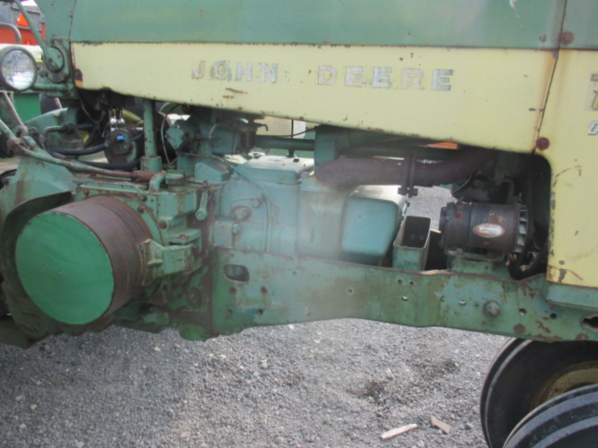 JD 730 TRACTOR #7325691 '58 2 CYL 6-16 15.5-38 3PT 540 PTO DIESEL MOTOR IS STUCK POWER STEERING - Image 4 of 9