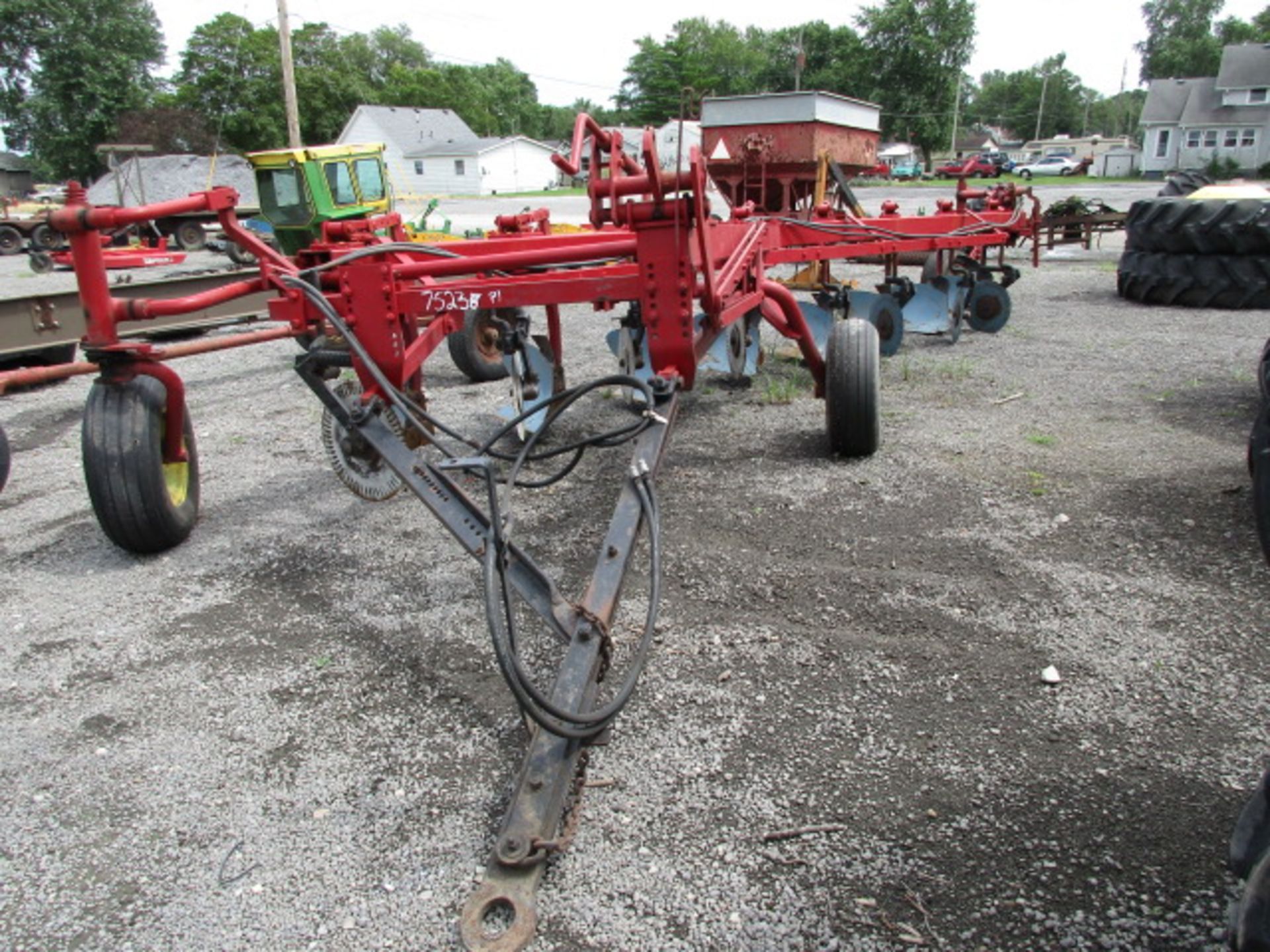 IH 800 PLOW 8X 18"