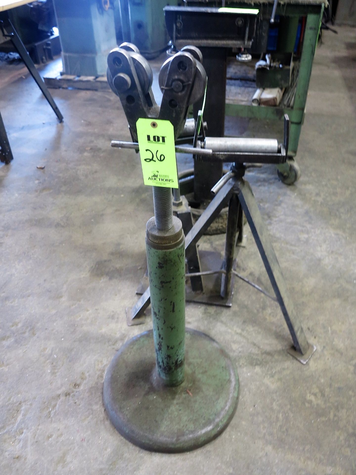 ADJUSTABLE PIPE STAND