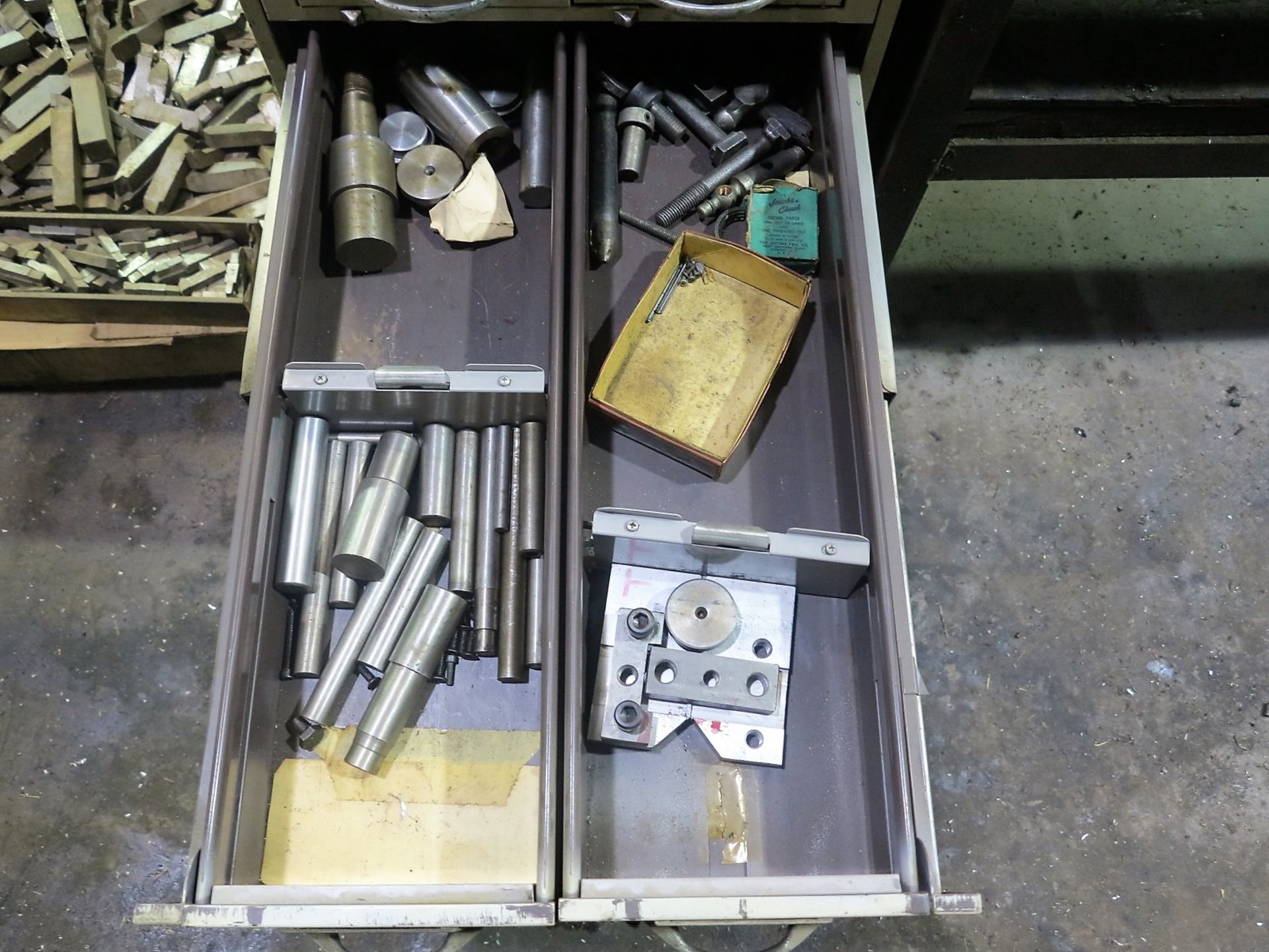 12 DRAWER PARTS CABINET W/ ENDMILLS, ALLENS, TAPS-DIES, AND RELATED ITEMS - Image 7 of 8