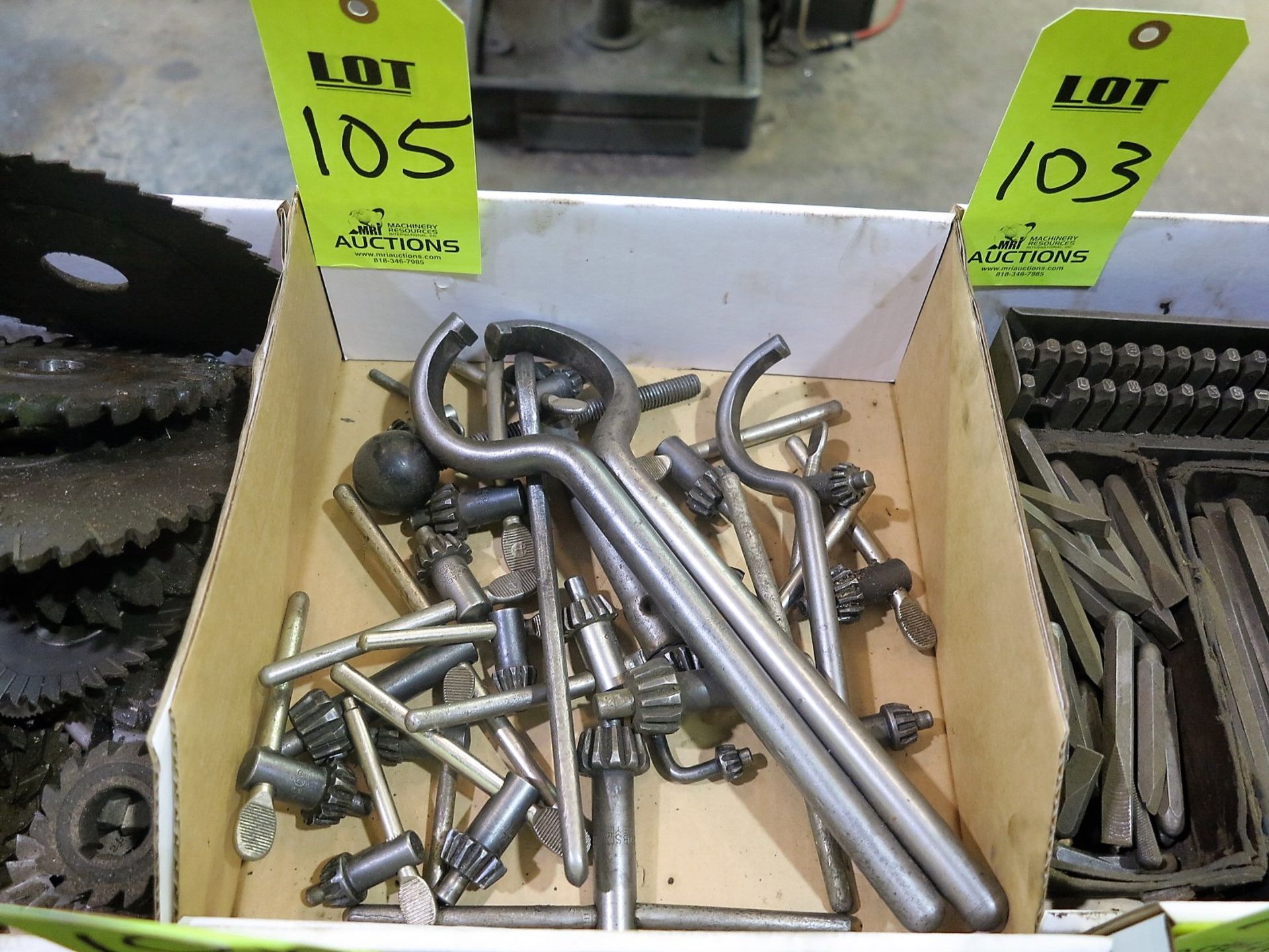 LOT OF CHUCK KEYS AND TOOL HOLDER WRENCHES