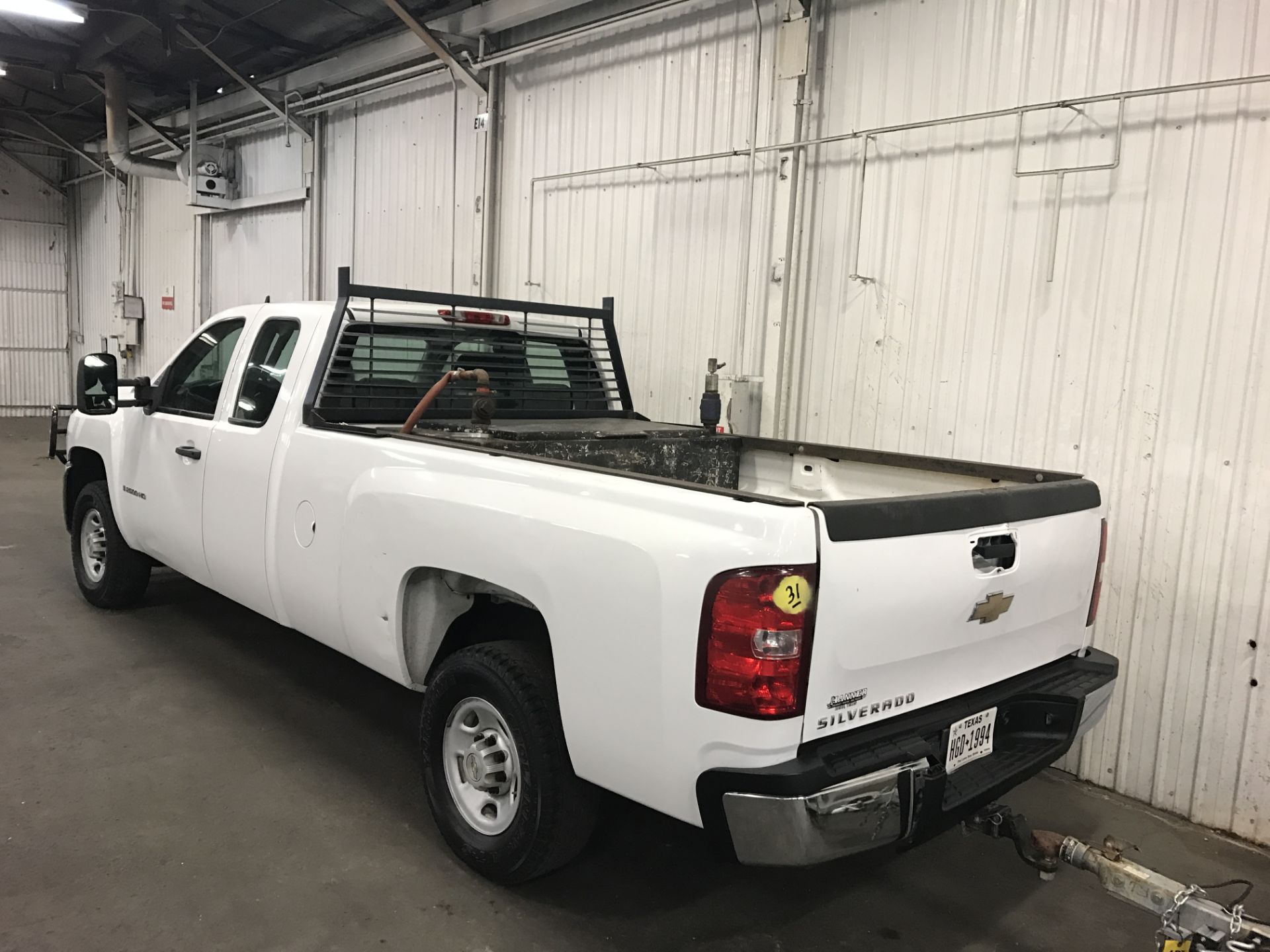 2008 CHEVY 2500 HD, GAS ENGINE, EXTRA CAB, LONG BED, FUEL TANK IN BED - Image 2 of 2