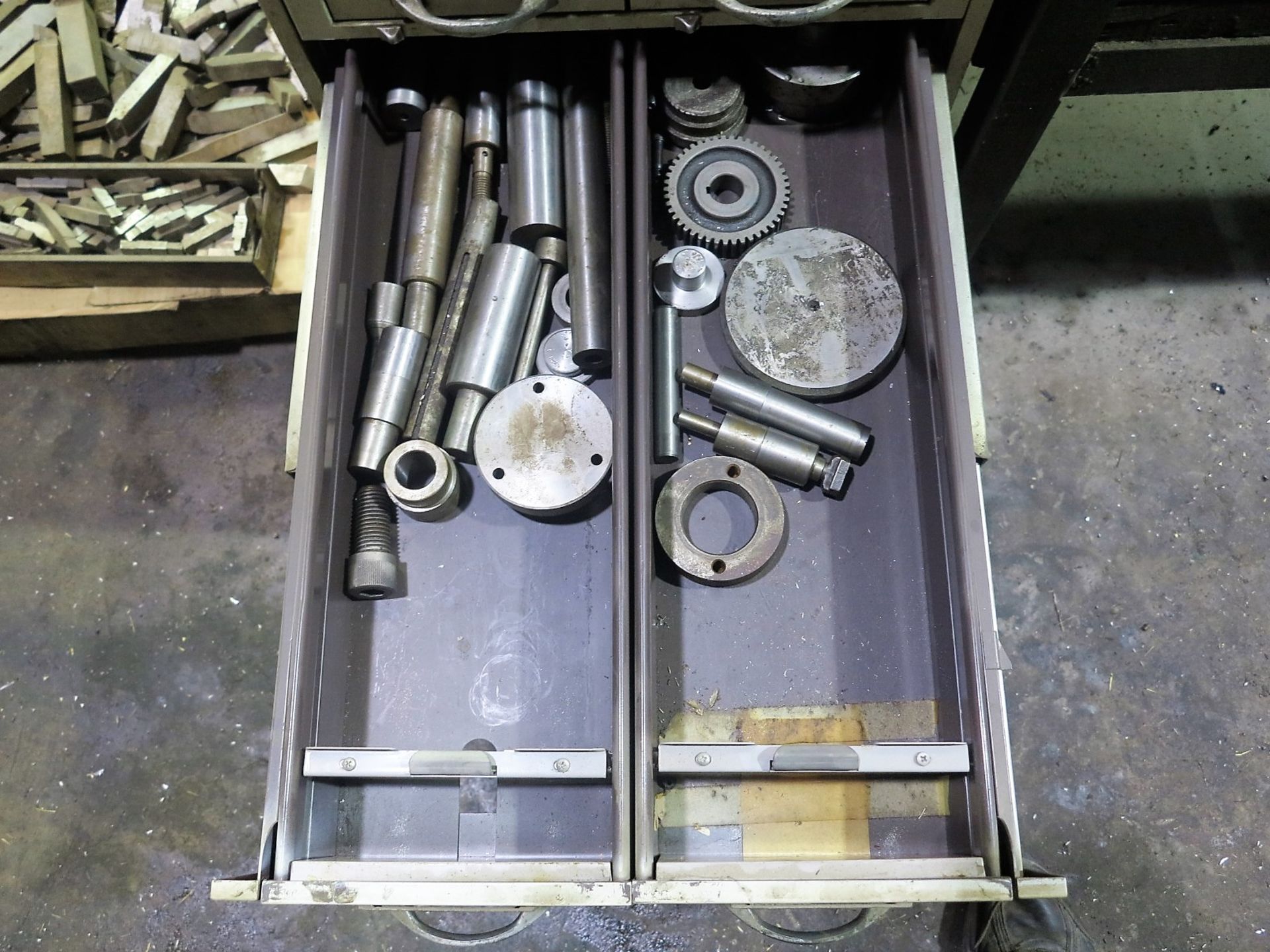12 DRAWER PARTS CABINET W/ ENDMILLS, ALLENS, TAPS-DIES, AND RELATED ITEMS - Image 8 of 8