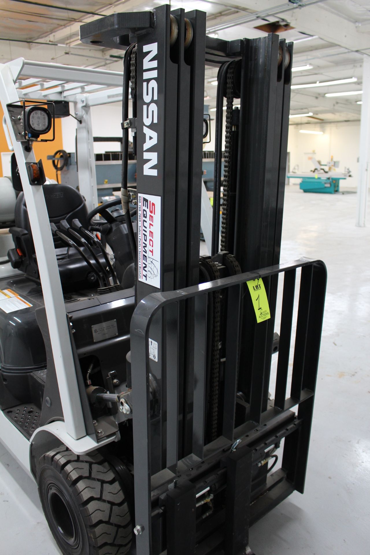 2015 NISSAN FORK LIFT MODEL MAP1F2A25LV, 5000 LBS CAP., PROPANE, SOLID TIRES, SIDE SHIFT, 3 STAGE, - Image 2 of 16