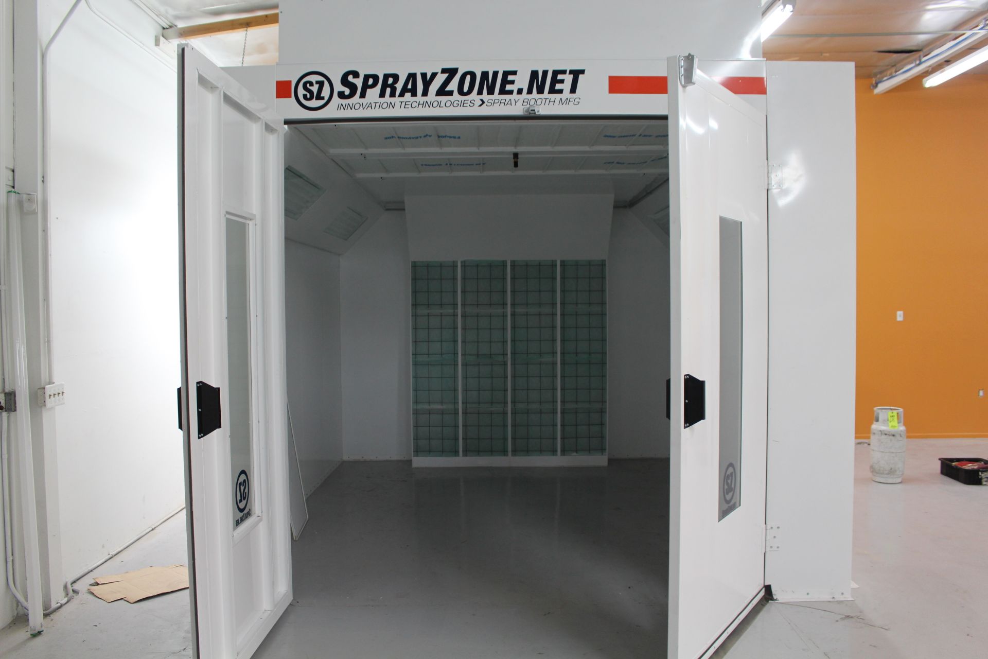 SPRAY ZONE PAINT SPRAY BOOTH, BRAND NEW, 169" LONG X 143" WIDE INSIDE DIMENSION - Image 4 of 15