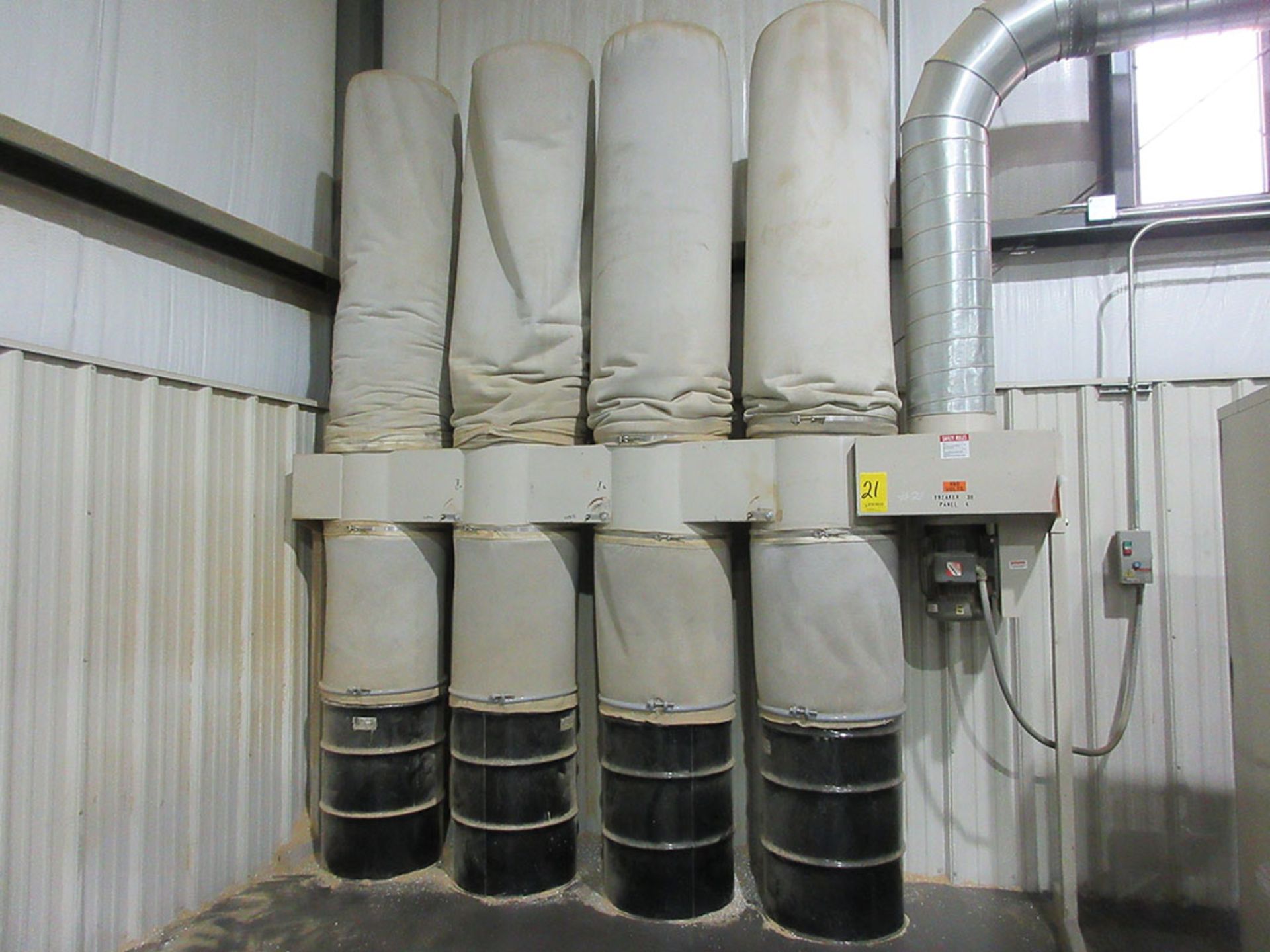 DUST TECHNOLOGY 4-BAG DUST COLLECTOR & DUCTING (DOES NOT INCLUDE MACHINE DROPS) ***PLUS RIGGING