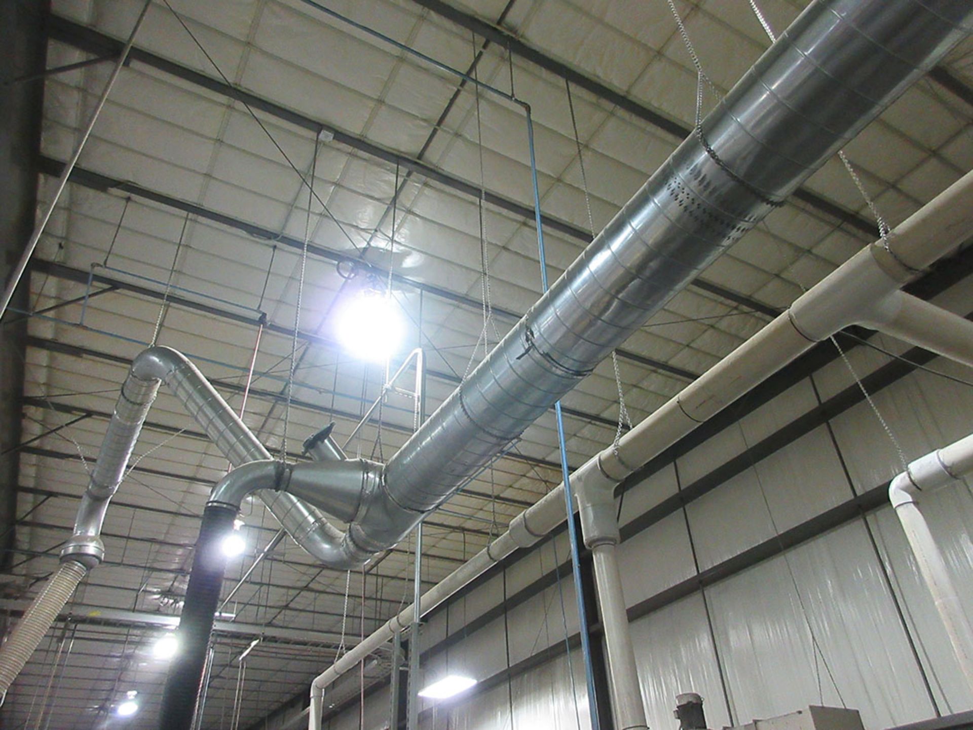 DUST TECHNOLOGY 4-BAG DUST COLLECTOR & DUCTING (DOES NOT INCLUDE MACHINE DROPS) ***PLUS RIGGING - Image 3 of 3
