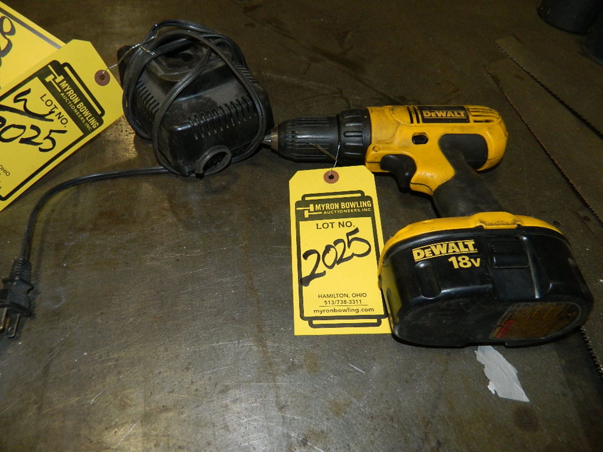 DEWALT BATTERY DRILL WITH CHARGER