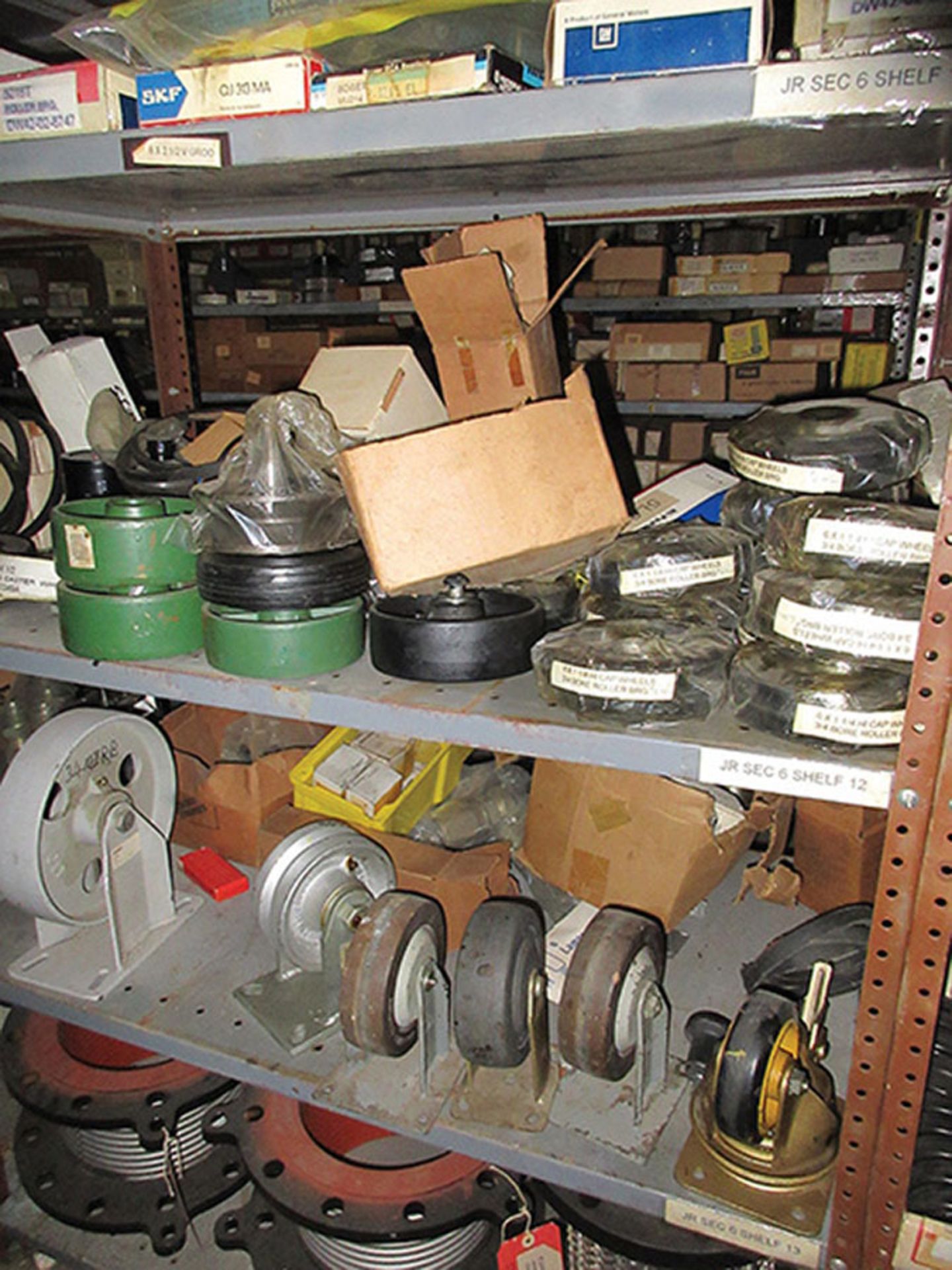 CONTENTS OF LOWER PART (1) SIDE, (4) SECTIONS OF SHELF UNIT: ASSORTMENT OF WHEELS & CASTERS; - Image 5 of 10