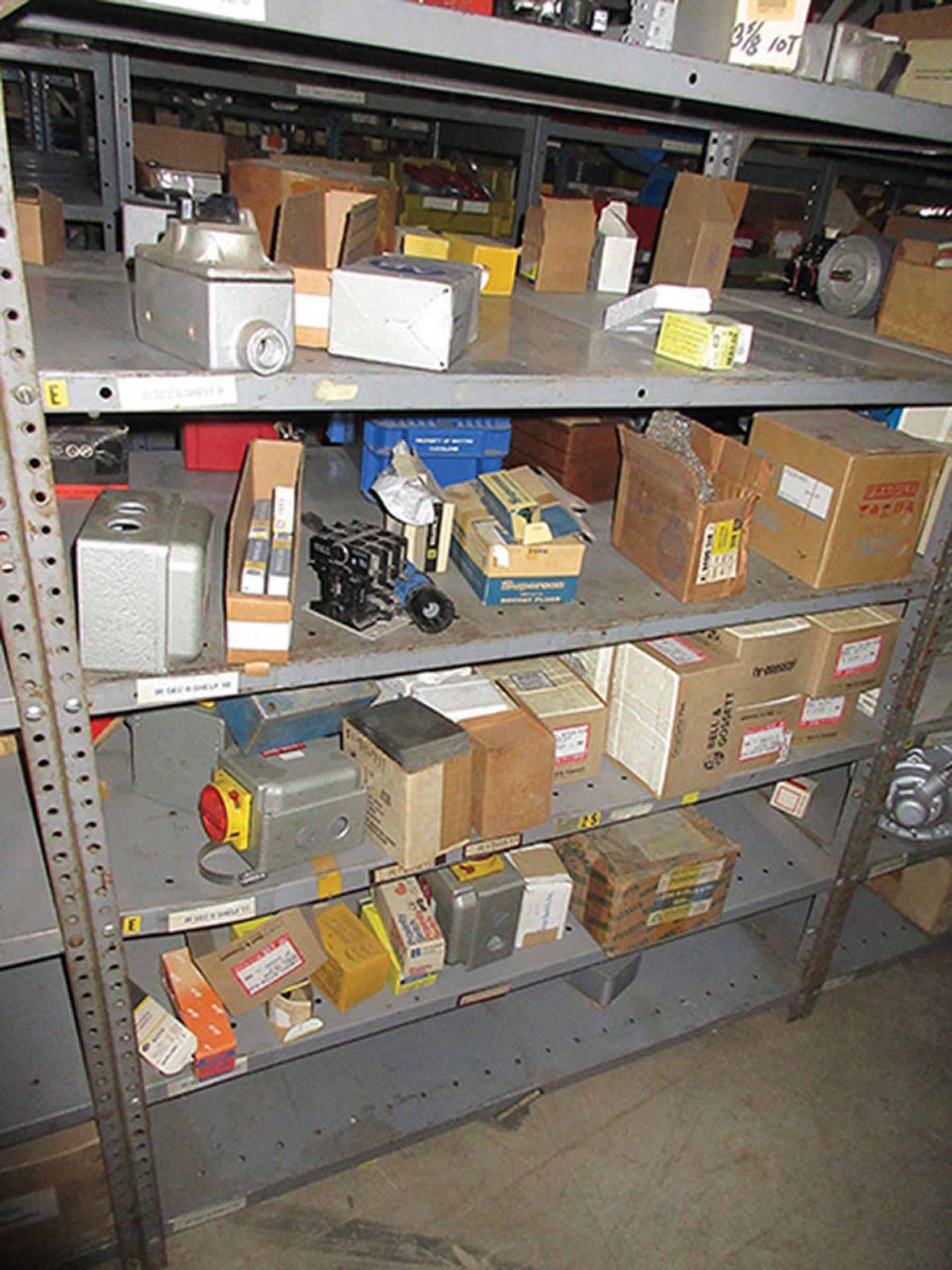 CONTENTS OF (1) SIDE, (4) SECTIONS OF SHELF UNIT: ASSORTMENT OF LOCK WASHERS & NUTS; CIRCUIT - Image 4 of 12