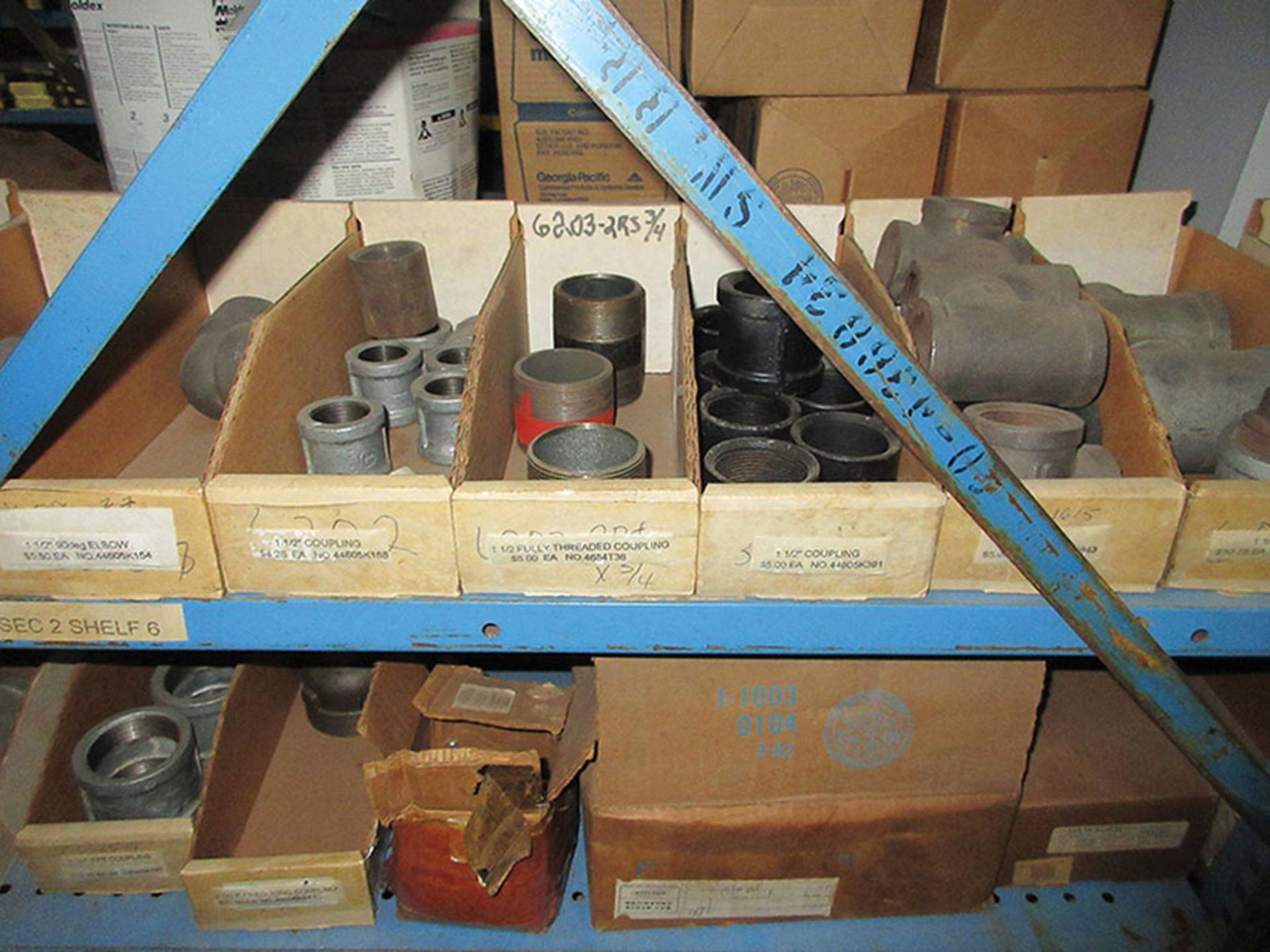 CONTENTS ON LOWER SECTION OF SHELF UNIT: DIE SPRINGS, GATE VALVES, COUPLINGS, UNIONS, AND TEES *** - Image 6 of 8