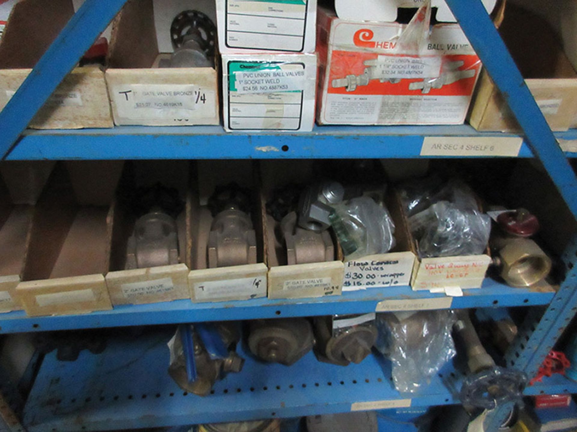 CONTENTS ON LOWER SECTION OF SHELF UNIT: DIE SPRINGS, GATE VALVES, COUPLINGS, UNIONS, AND TEES *** - Image 8 of 8