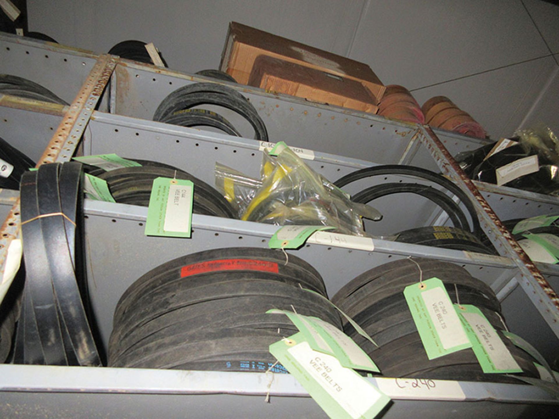 CONTENTS OF TOP PART OF ENTIRE SHELF UNIT: PYLONS, VARIOUS BELTS, HOSES, 3'' X 132'', 4'' X 36'', - Image 6 of 8