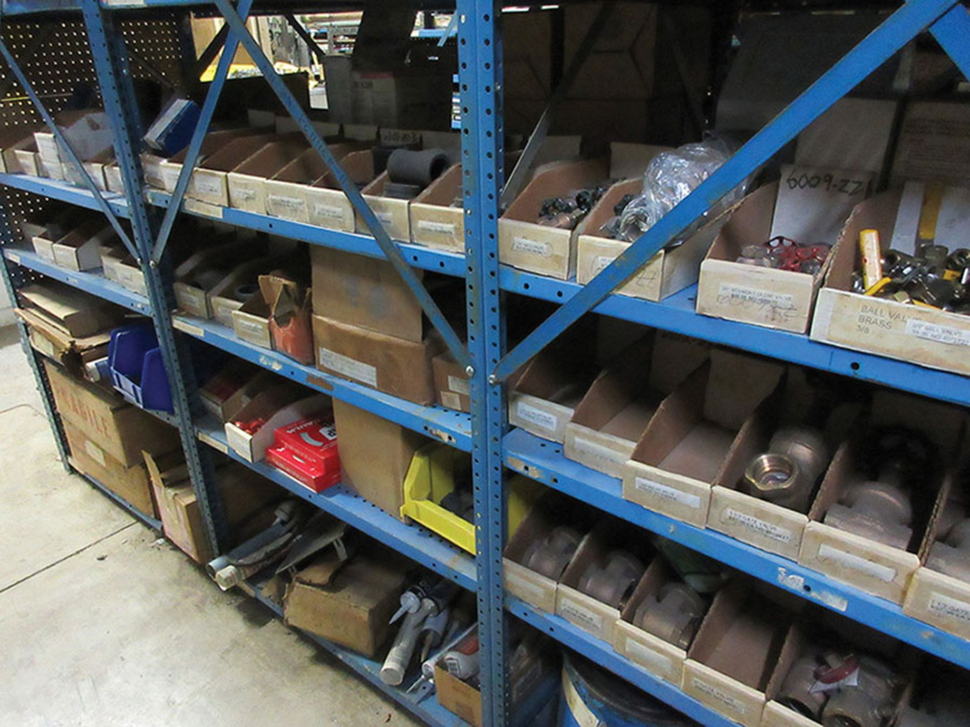 CONTENTS ON LOWER SECTION OF SHELF UNIT: DIE SPRINGS, GATE VALVES, COUPLINGS, UNIONS, AND TEES *** - Image 4 of 8