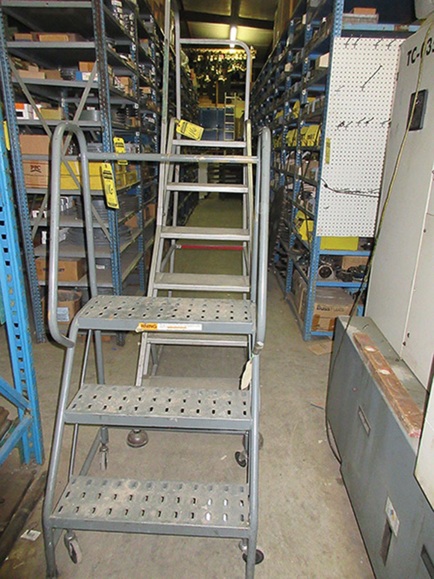 (3) SETS OF STOCKROOM STAIRS: 9 1/2', 4 1/2' & 2 1/2' WORKING HEIGHTS, FIRE EXTINGUISHERS & (2) SHOP - Image 4 of 5