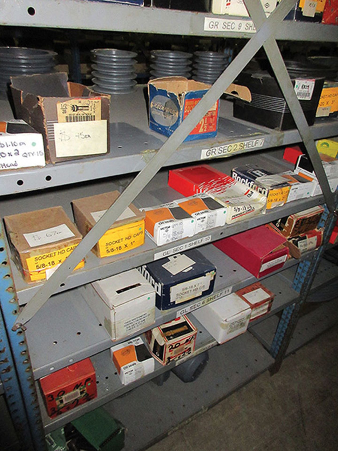 CONTENTS OF (1) SIDE, (5) SECTIONS OF SHELF UNIT: LARGE ASSORTMENT OF SOCKET HEAD CAP SCREWS *** - Image 14 of 17