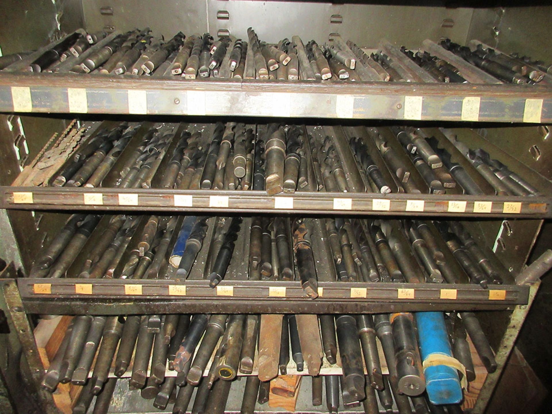 SHELF UNIT WITH CONTENTS; LARGE SELECTION OF DRILL BITS - Image 2 of 2