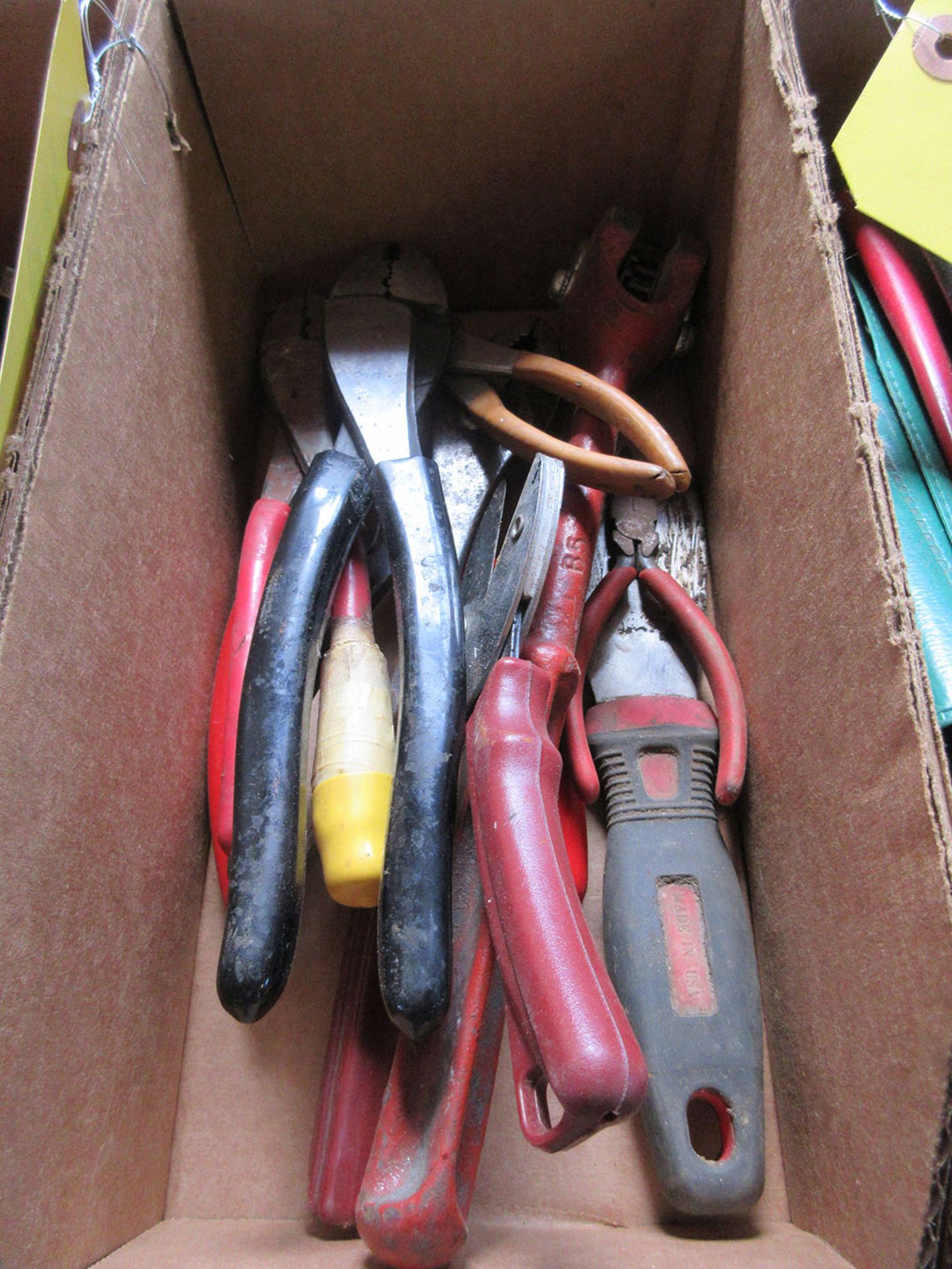 ASSORTED PLIERS & DESMOND CUTTER TOOL