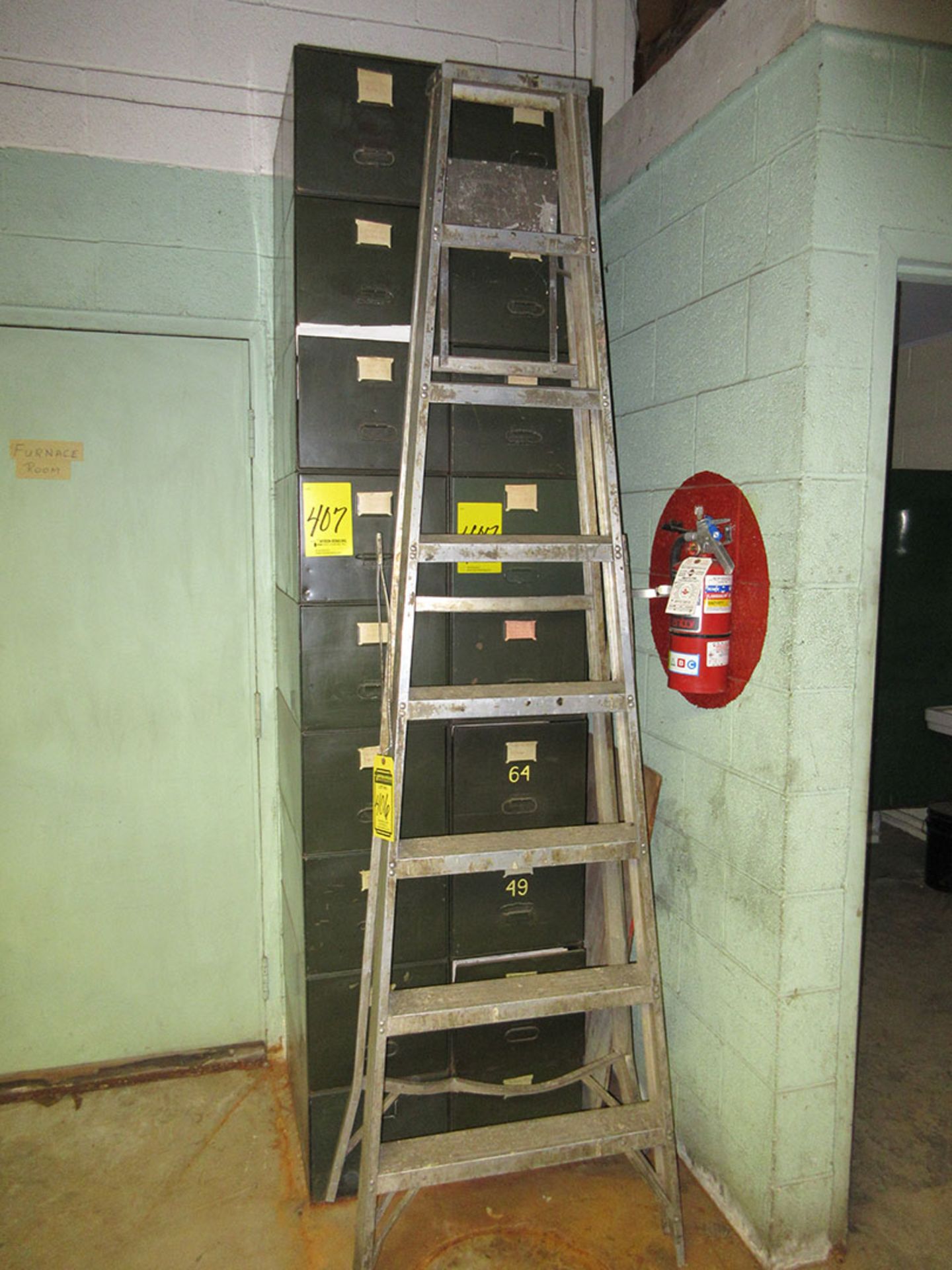 8' ALUMINUM STEP LADDER