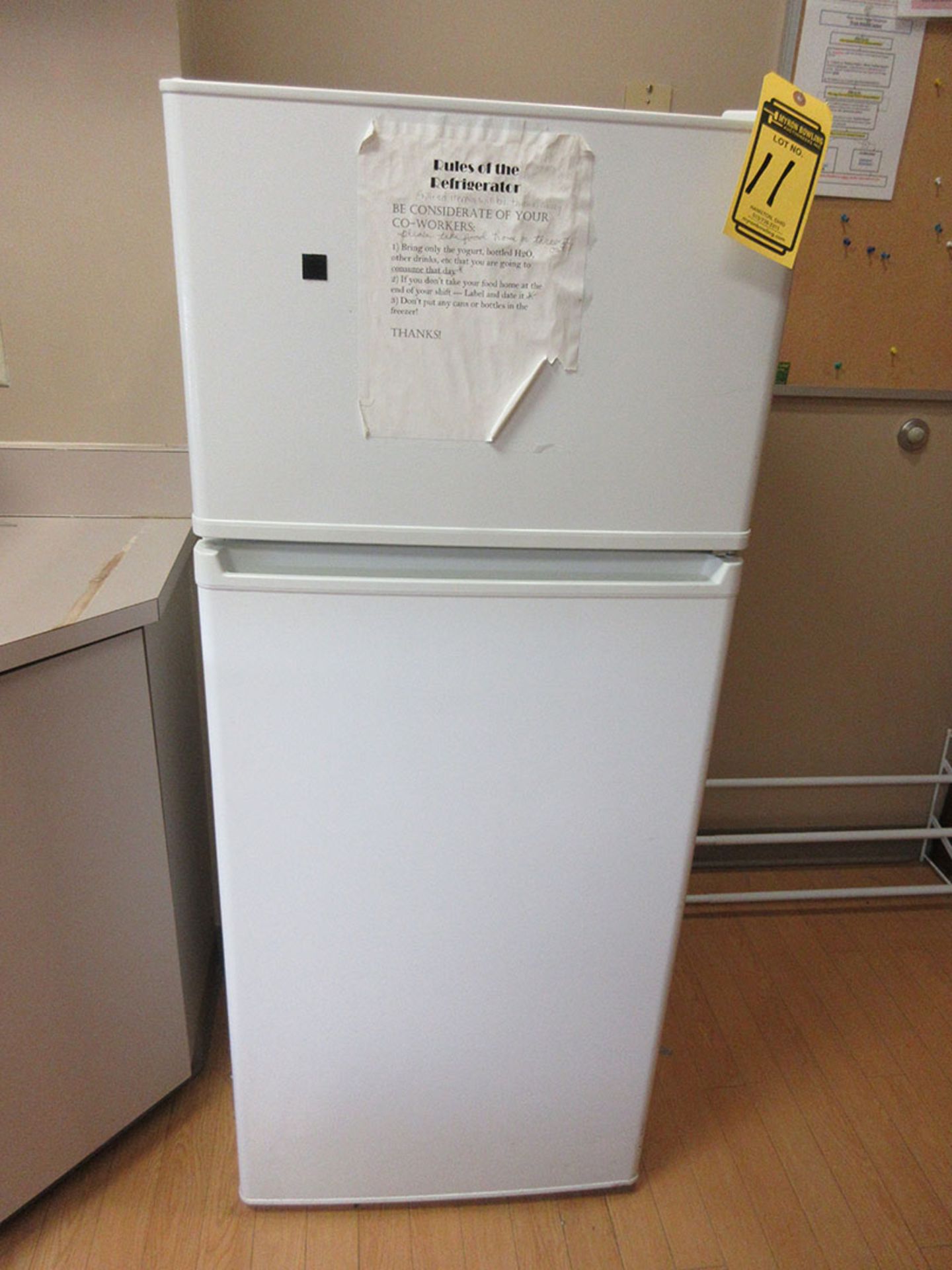 GE REFRIGERATOR; MODEL GTR11AAPBRWW, S/N TM701688