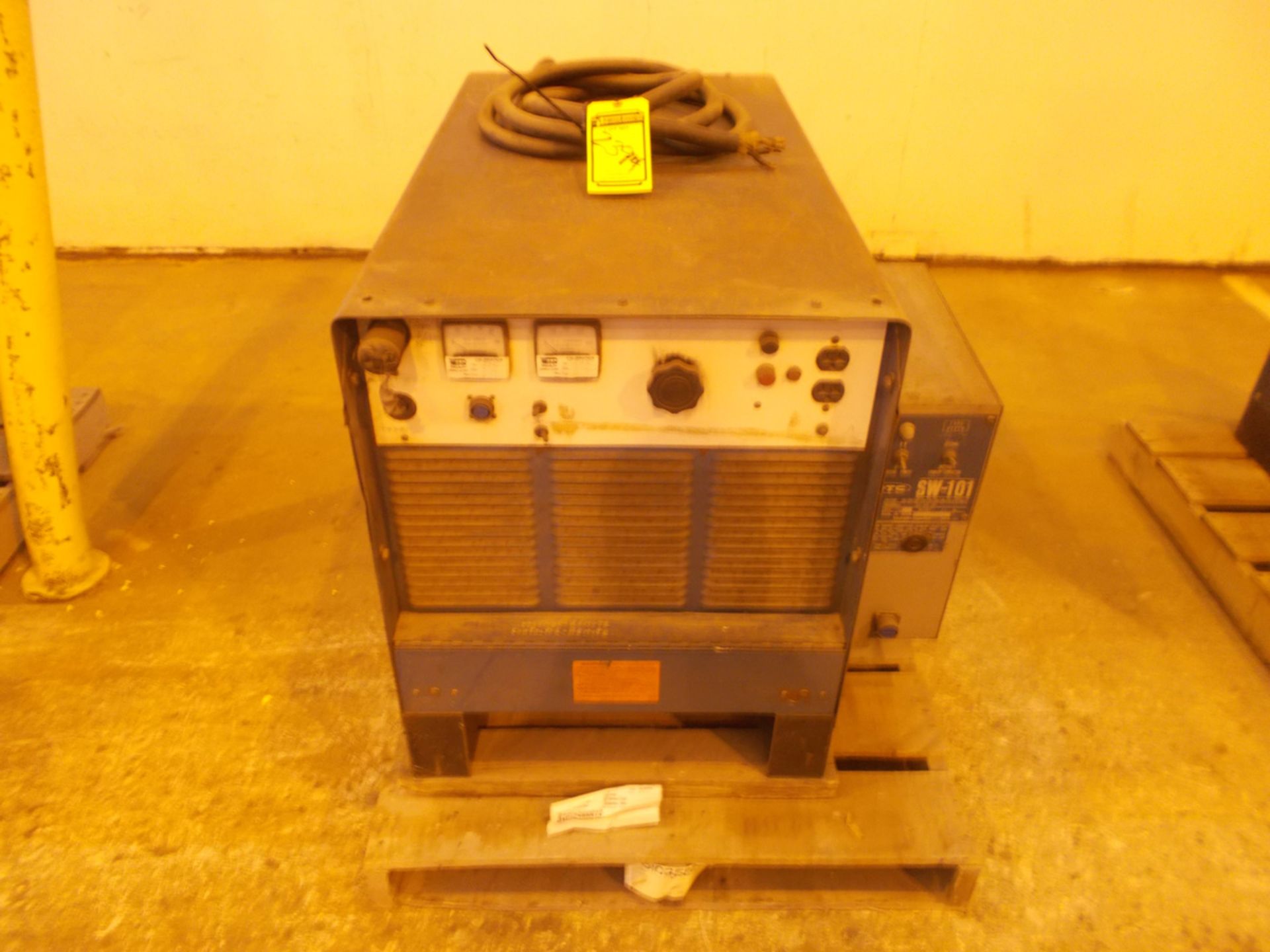 MILLER DELTA WELD 650 WELDER WITH TRAVEL MASTER; SPT-IC-JB45712