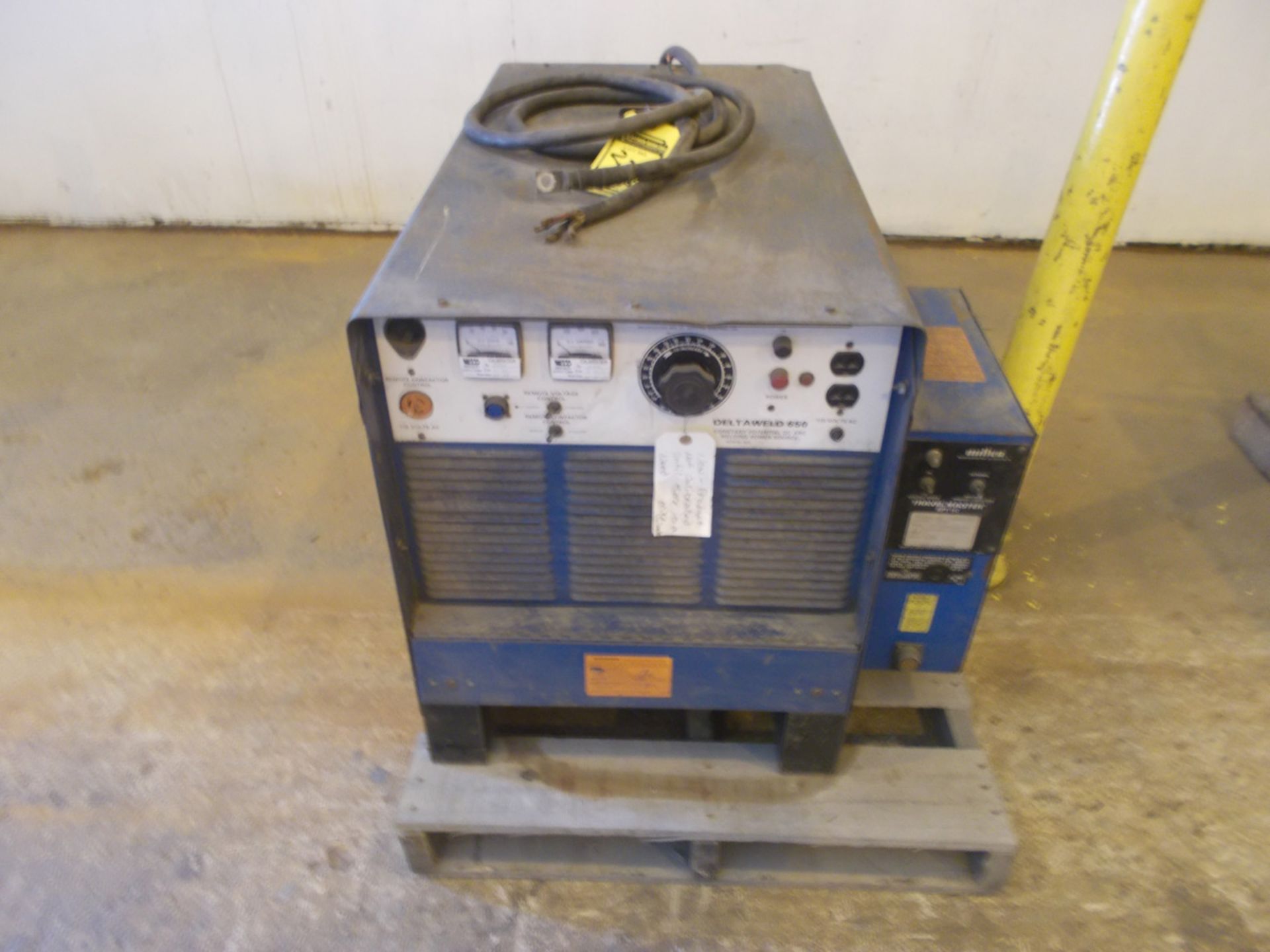 MILLER DELTA WELD 650 WELDER WITH TRAVEL MASTER; SPT-IC-JB475711