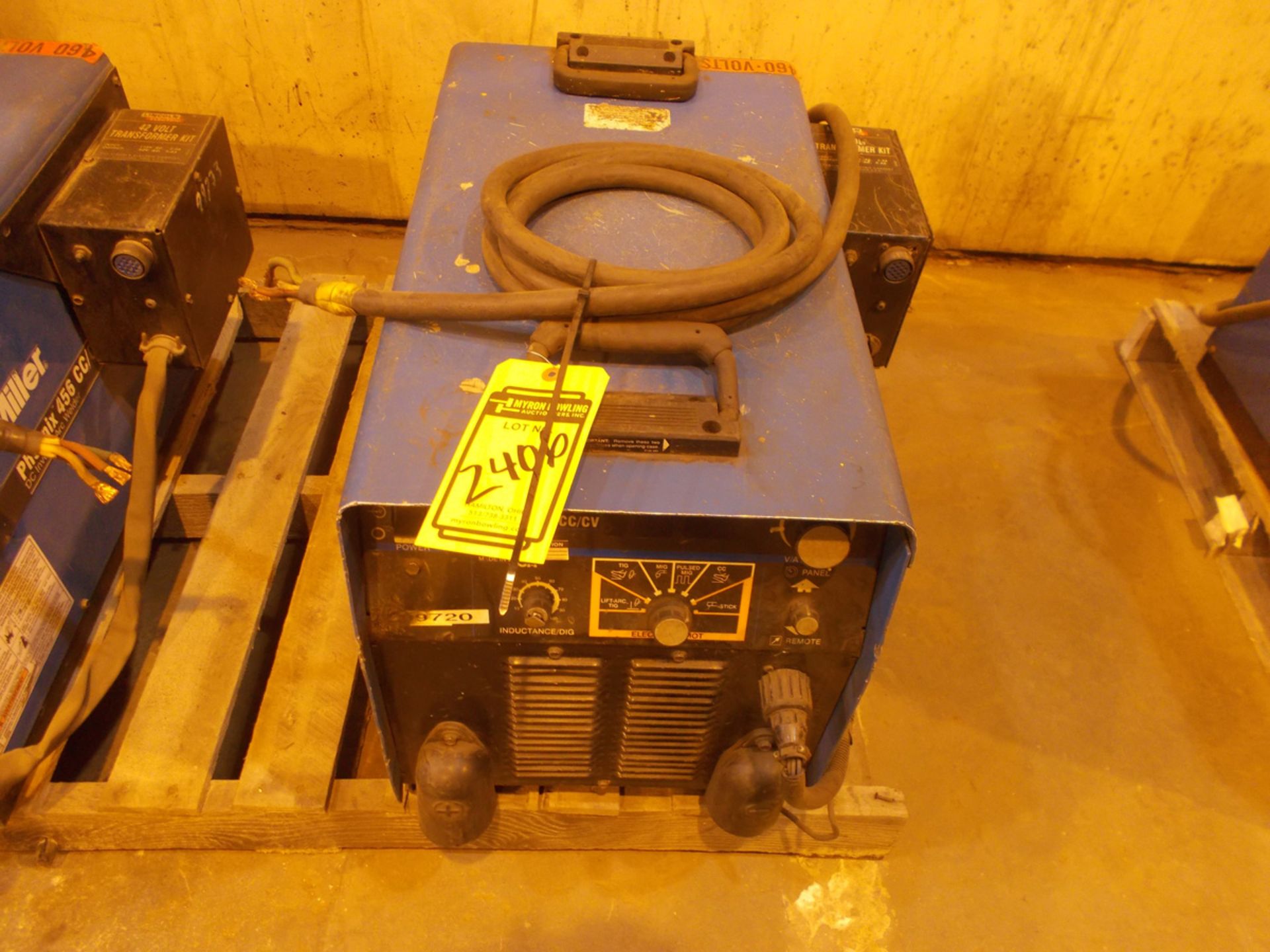 MILLER PHOENIX 456 CC/CV WELDER; 99720