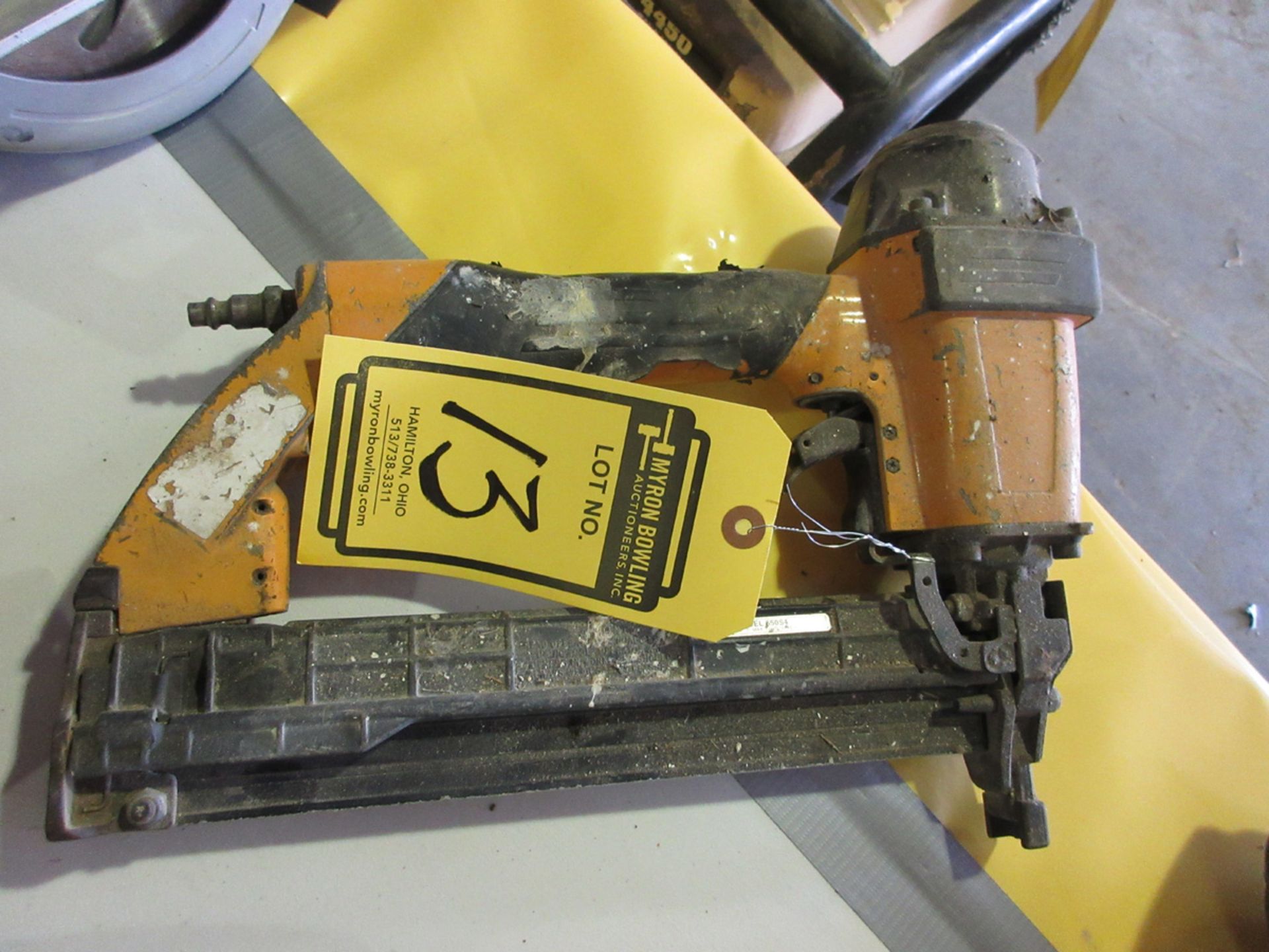 BOSTITCH 650S4 PNEUMATIC STAPLER, 16 GA. - Image 2 of 2