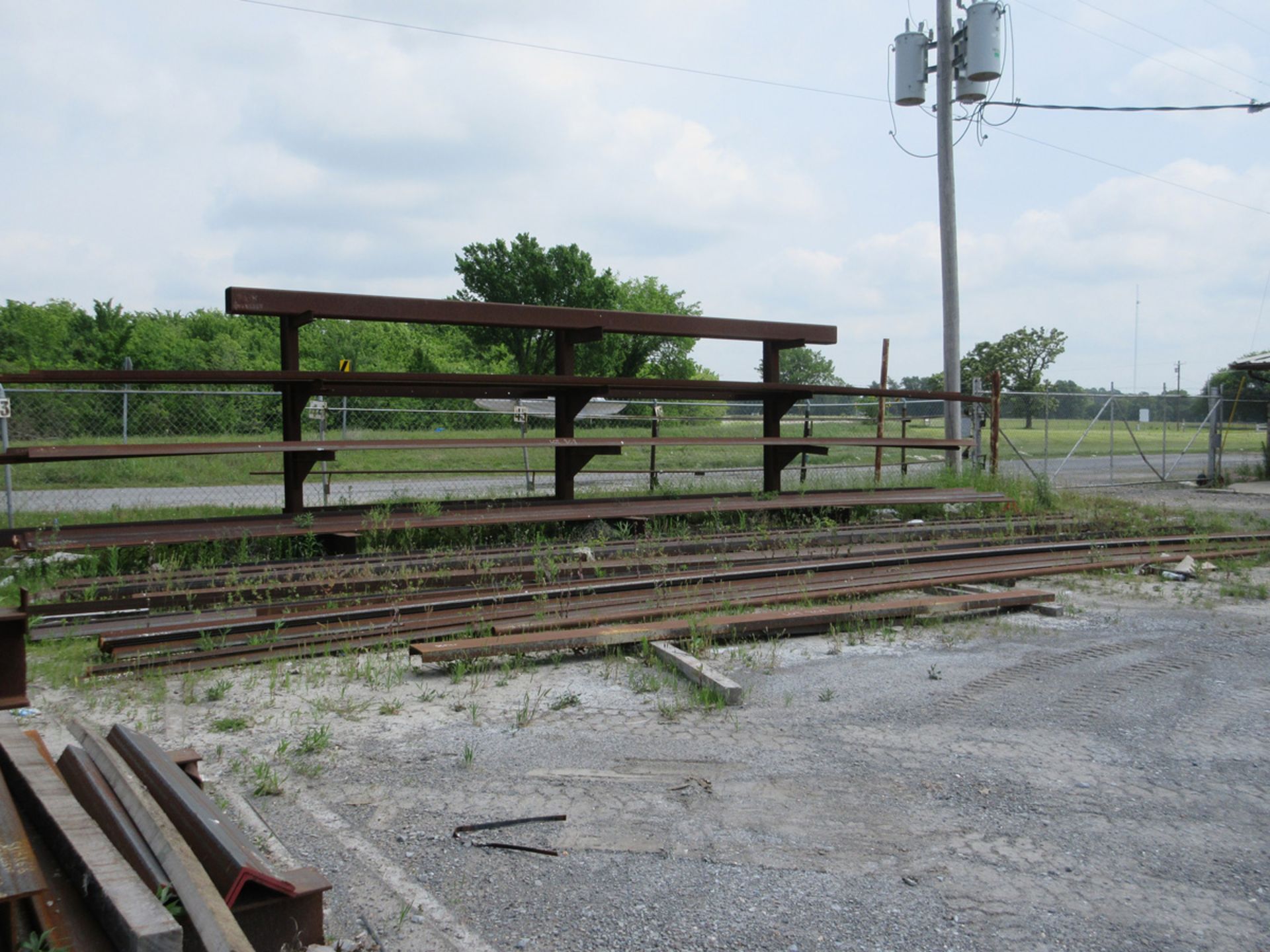 CANTILEVER RACK W/ ASSORTED ANGLE PLATE