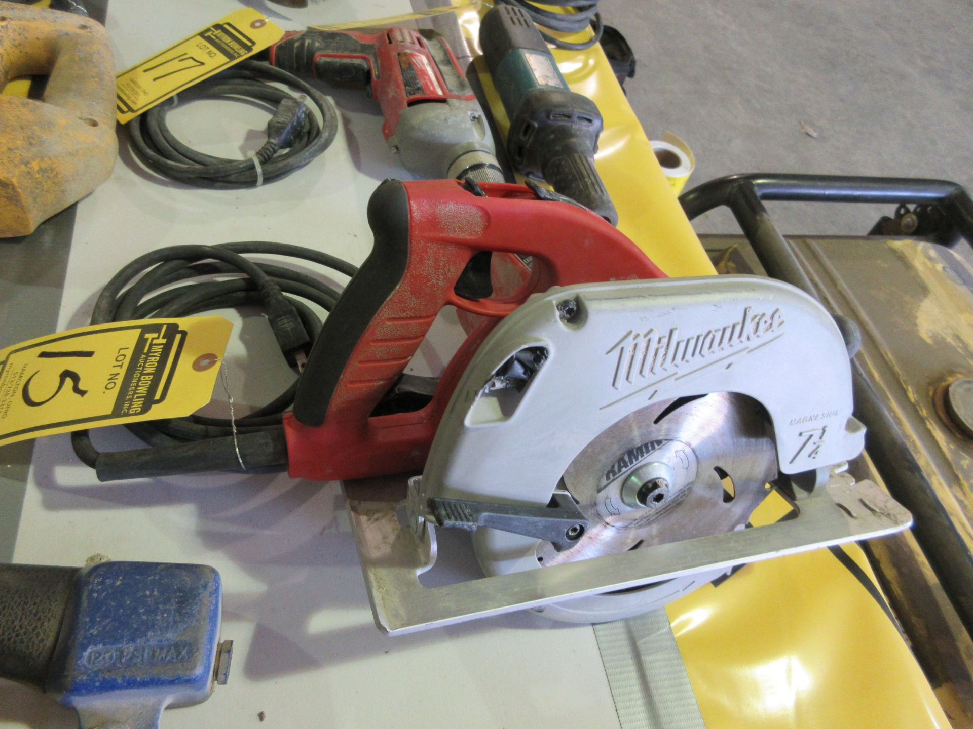 MILWAUKEE TILT-LOK 7 1/4'' CIRCULAR SAW S/N 983FD161200281