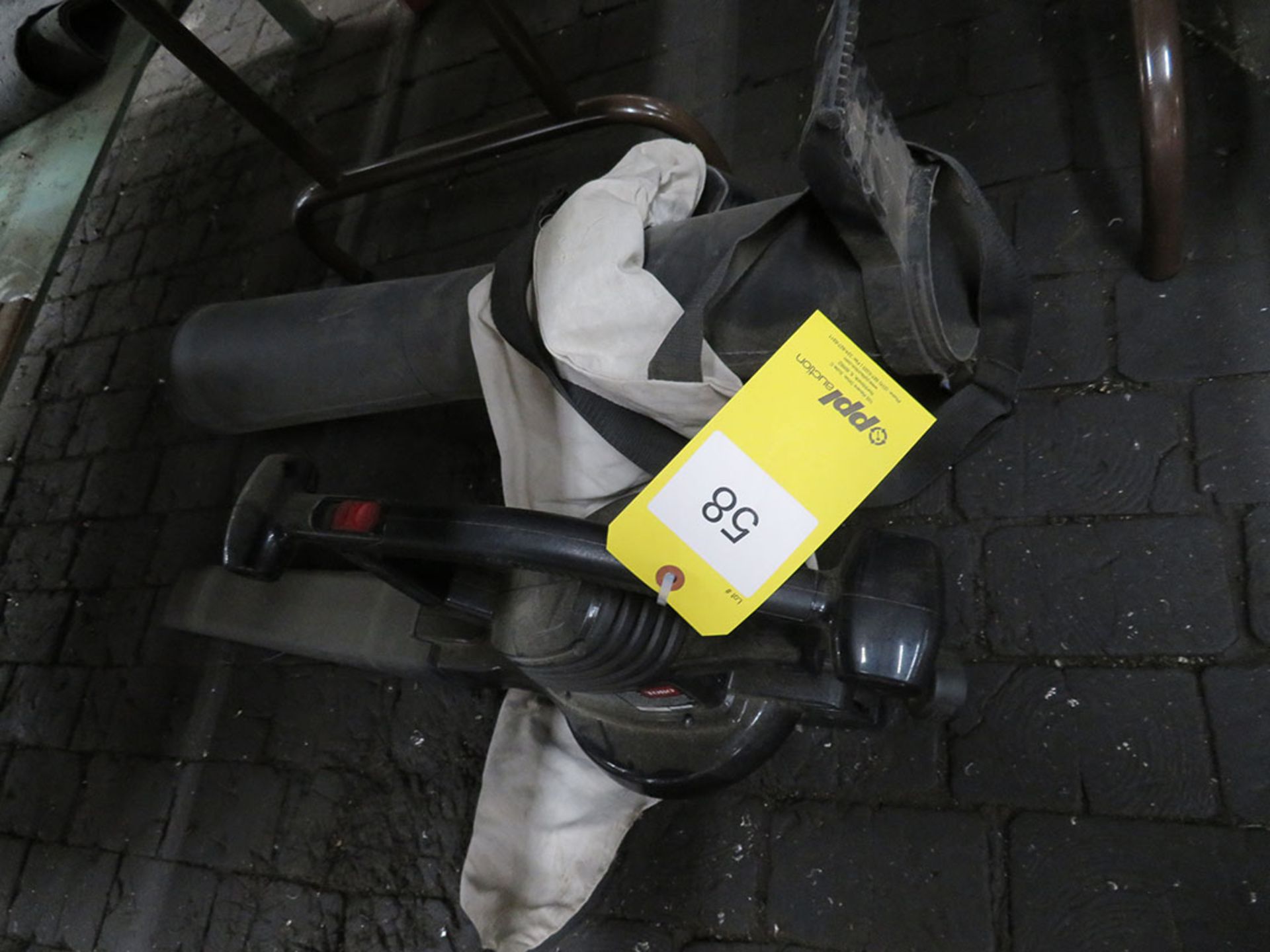 LOT: LEAF BLOWER & ATTACHMENTS