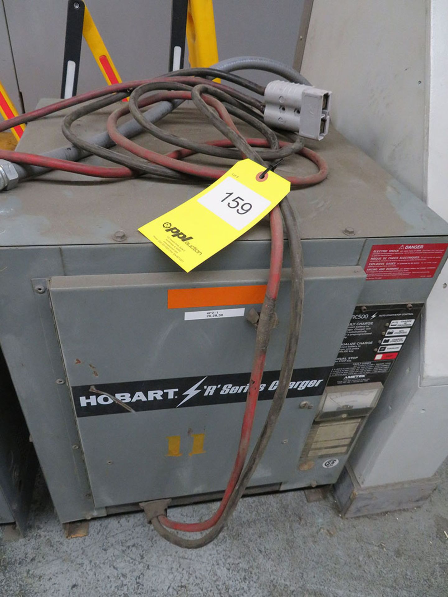 HOBART R SERIES 24V BATTERY CHARGER MODEL AC500, S/N 288CS04202