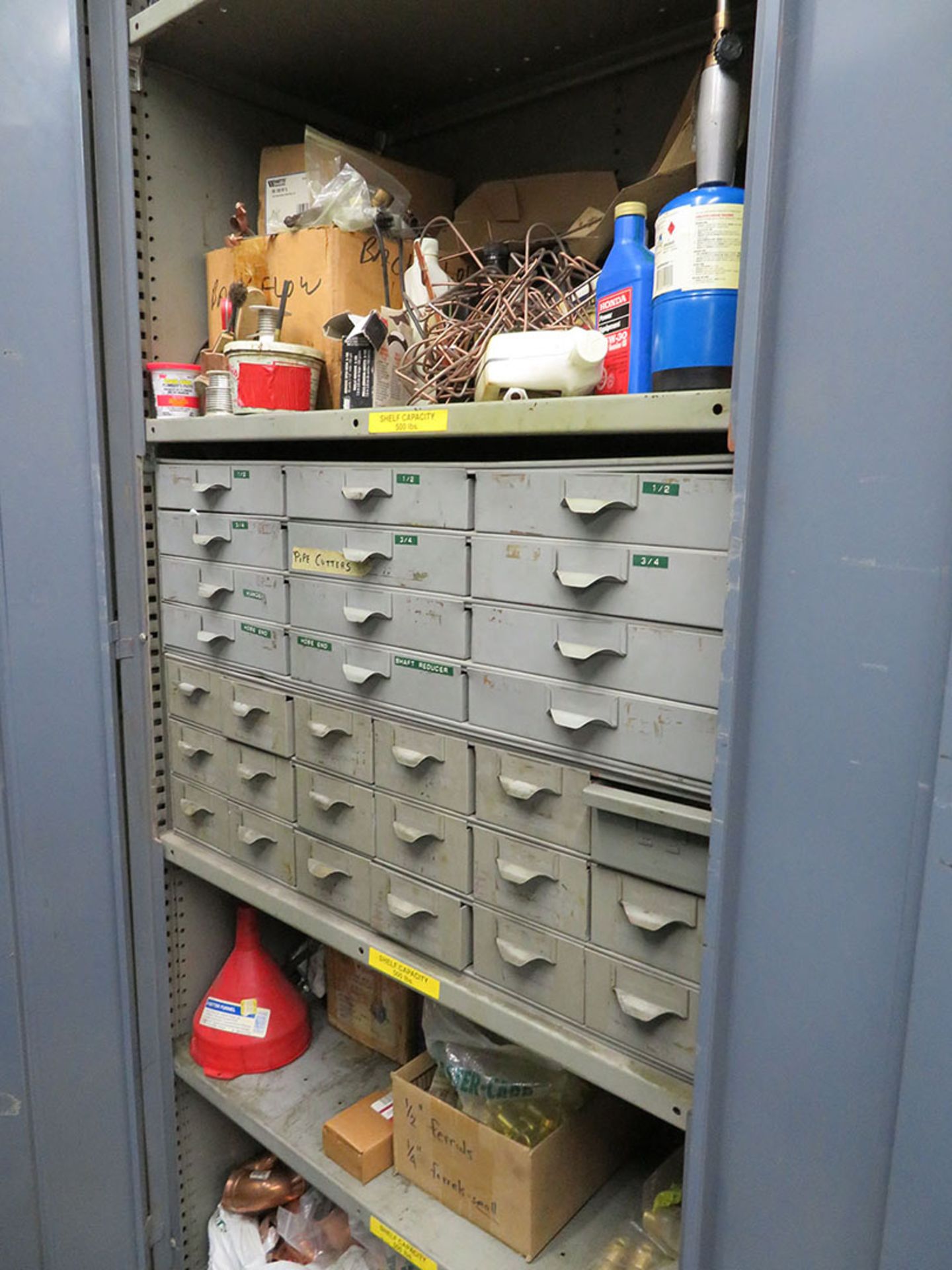 LOT: STEEL CABINET WITH CONTENTS OF COPPER & BRASS FITTINGS, ETC.