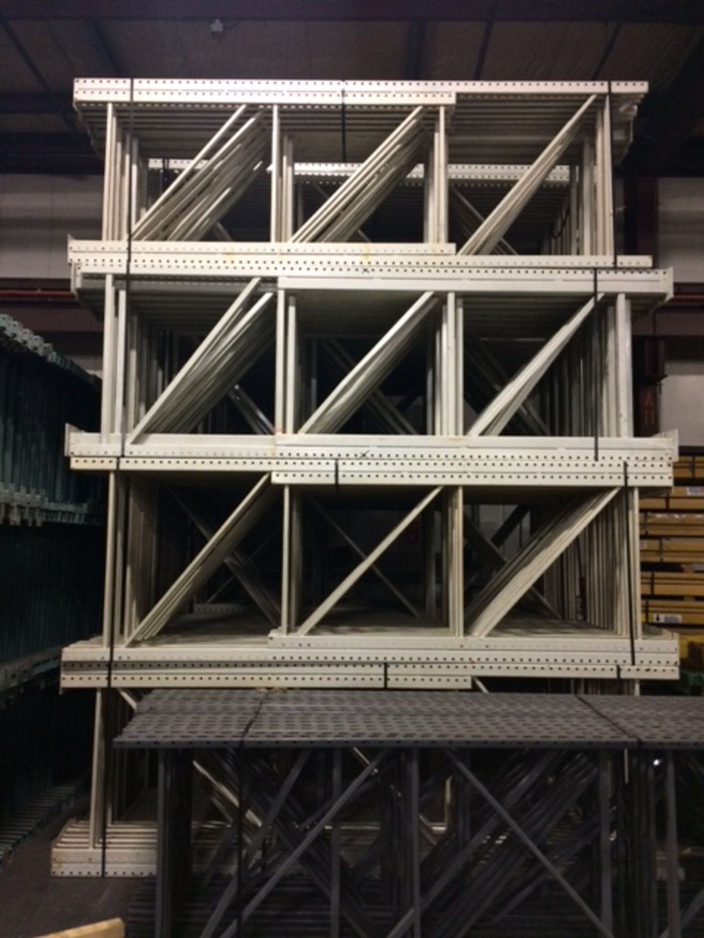 UPRIGHTS: TEARDROP PALLET RACK: 48'' X 144'' 3X3: WHITE (X45) - Image 2 of 2