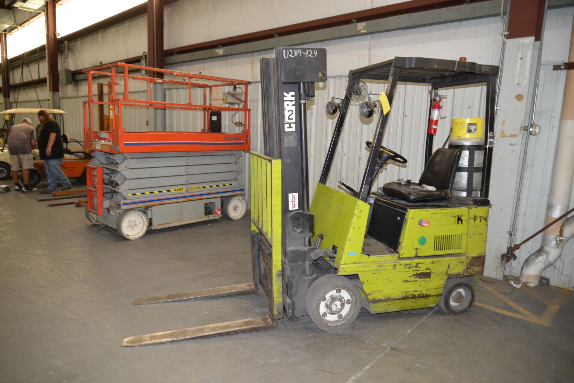 CLARK 2,000 LB. FORKLIFT; MODEL GC5-12, 2-STAGE MAST, SIDE SHIFT, 128'' MAX. HEIGHT, 9,290 HOURS, - Image 3 of 4