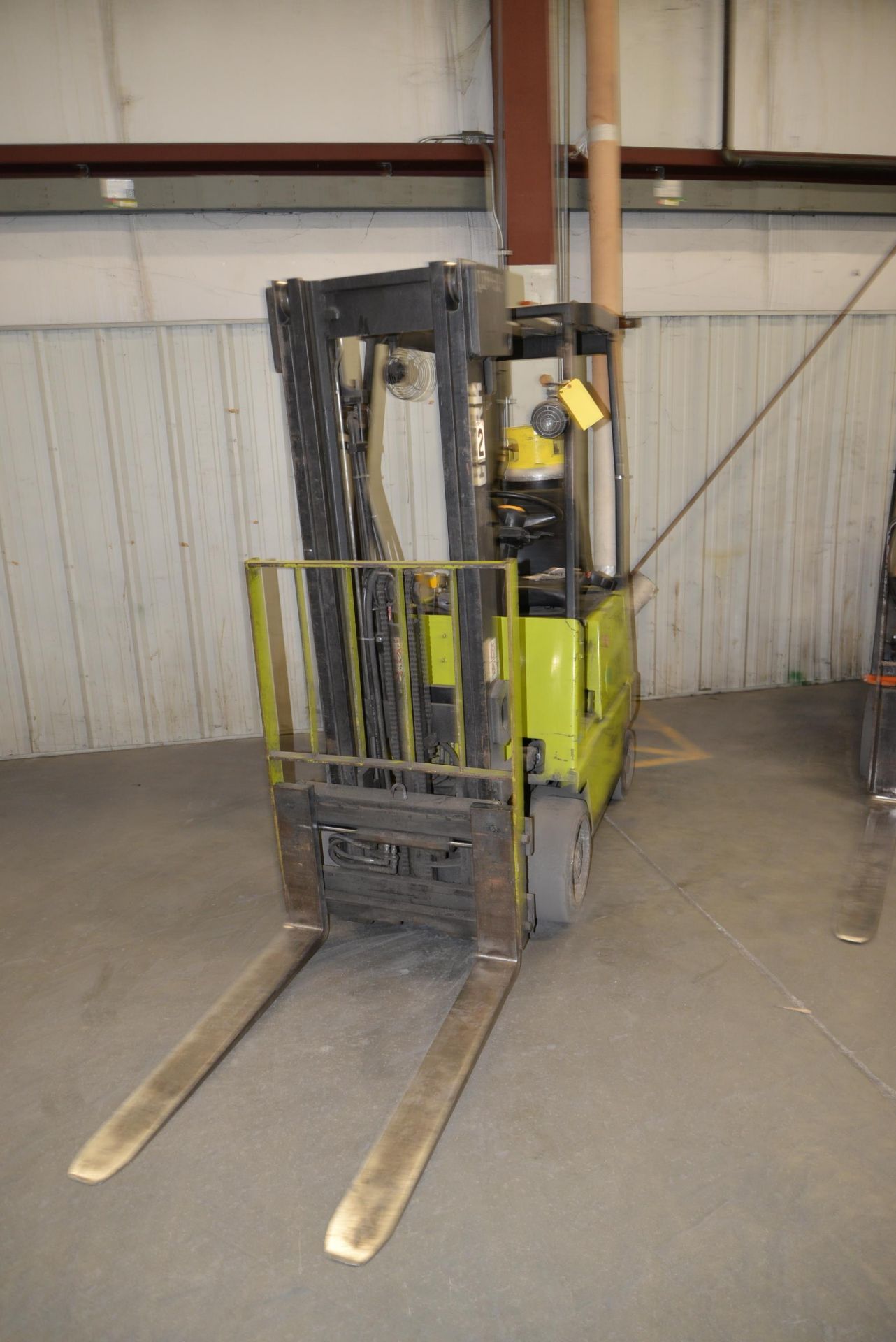 CLARK 2,000 LB. FORKLIFT; MODEL GC5-12, 2-STAGE MAST, SIDE SHIFT, 128'' MAX. HEIGHT, 9,290 HOURS, - Image 4 of 4