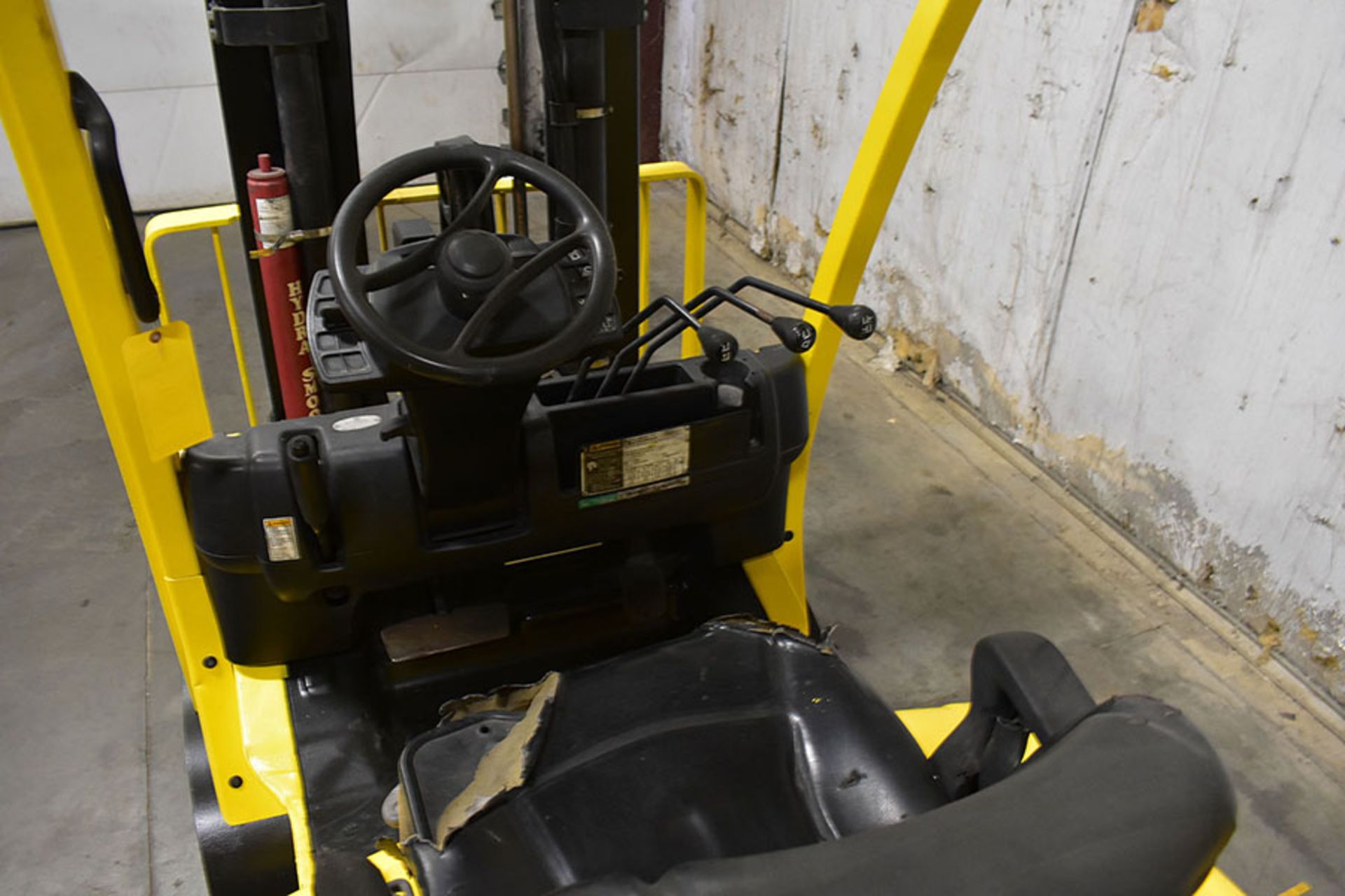 2013 HYSTER 8,000-LB., MODEL: S80FT, S/N: G004V06793K, LPG, LEVER SHIFT, SOLID TIRES, 121'` RAISED - Bild 5 aus 5