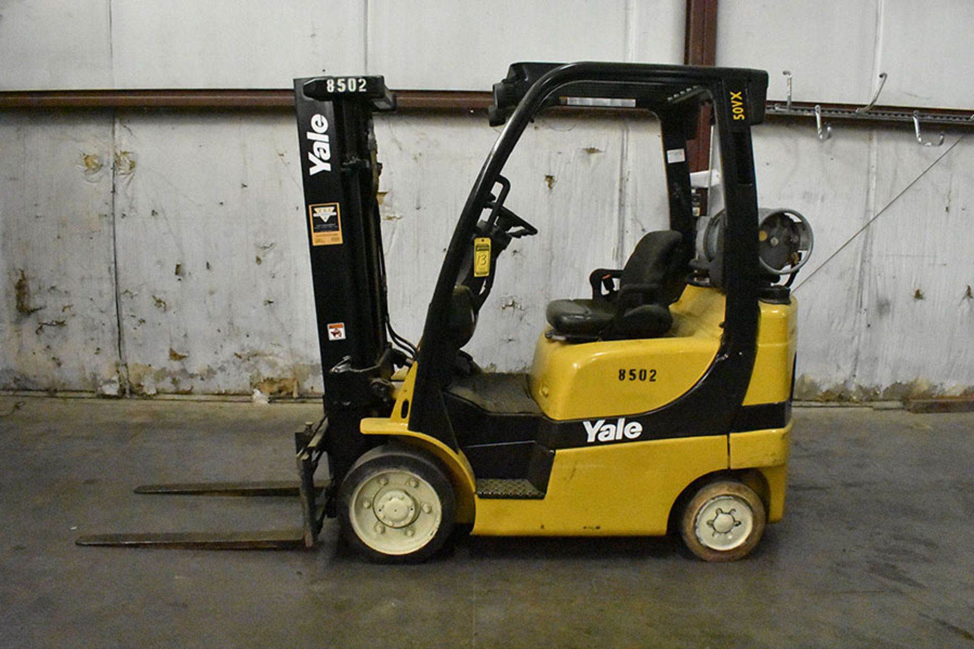 2006 YALE 5,000-LB., MODEL: GLC050VX, S/N: A910V06714D, LPG, LEVER SHIFT, SOLID TIRES, 189'` - Image 3 of 5